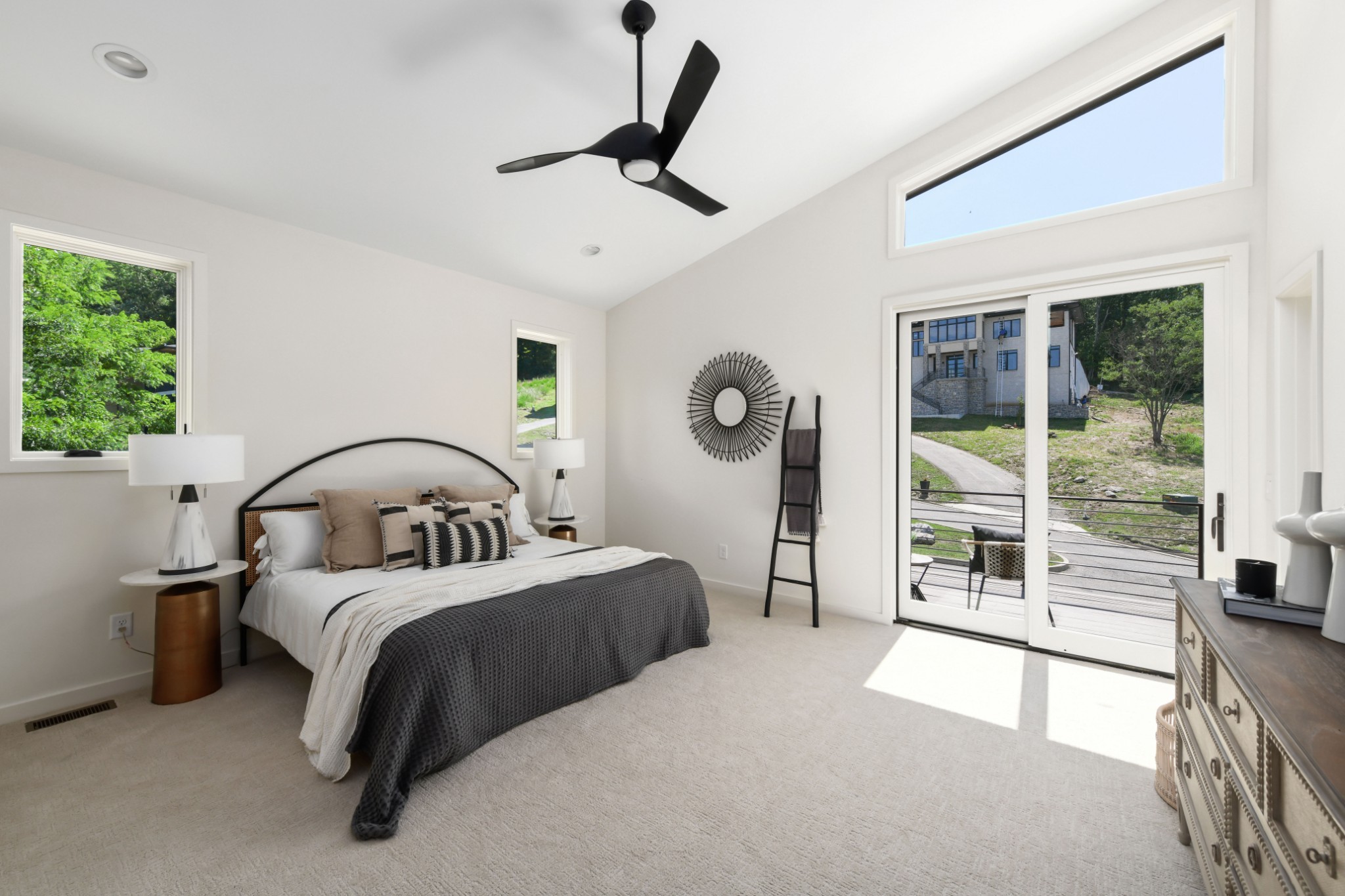 5812 Woodland Hills Dr
