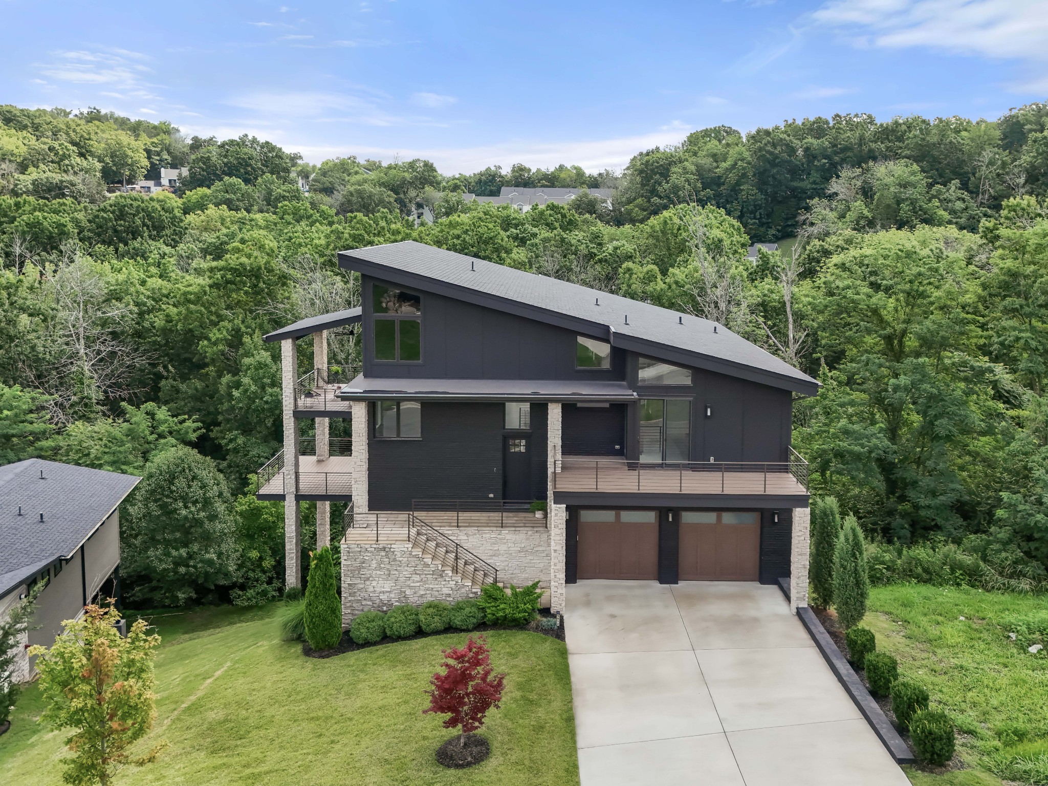5812 Woodland Hills Dr