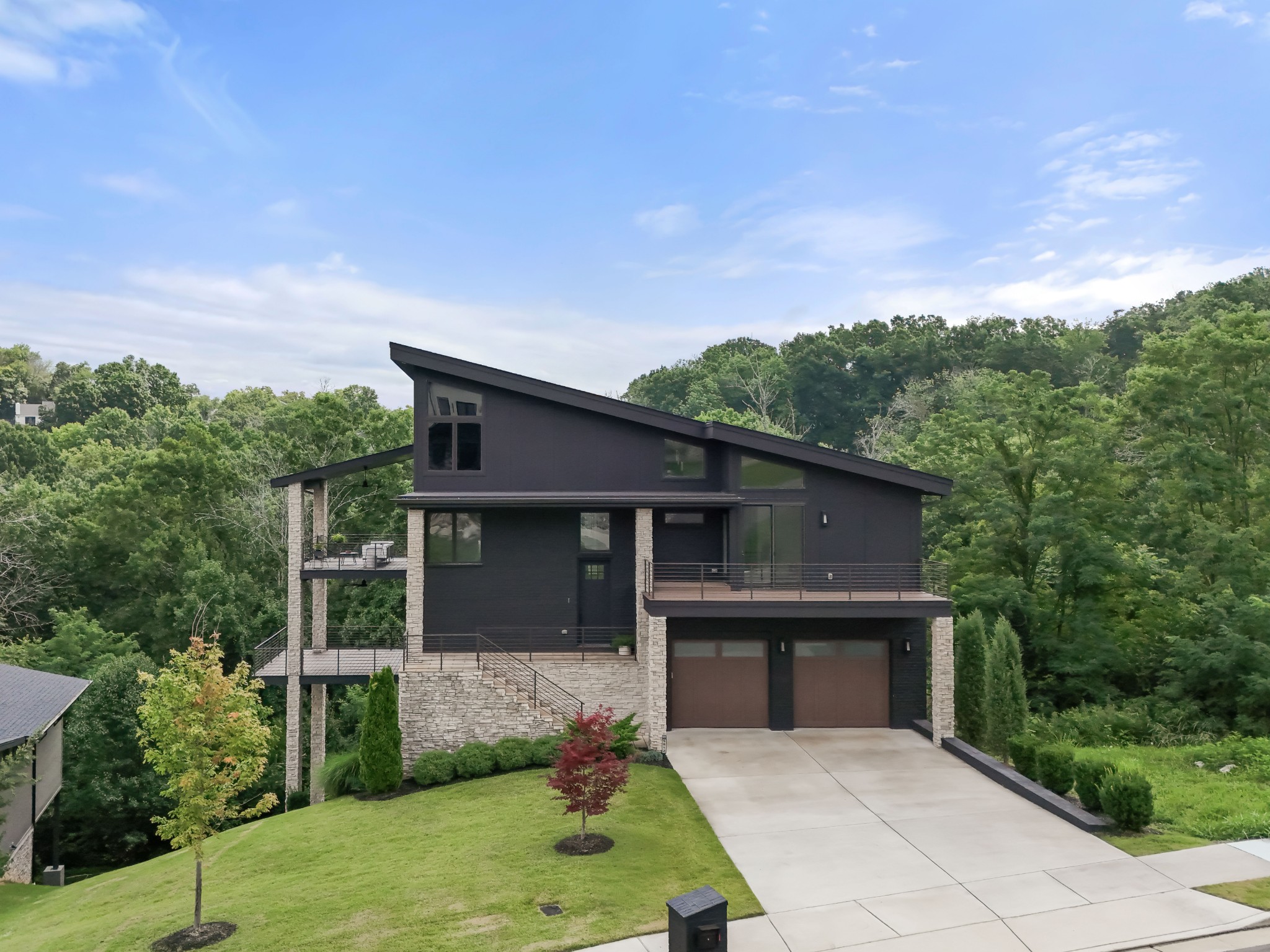 5812 Woodland Hills Dr