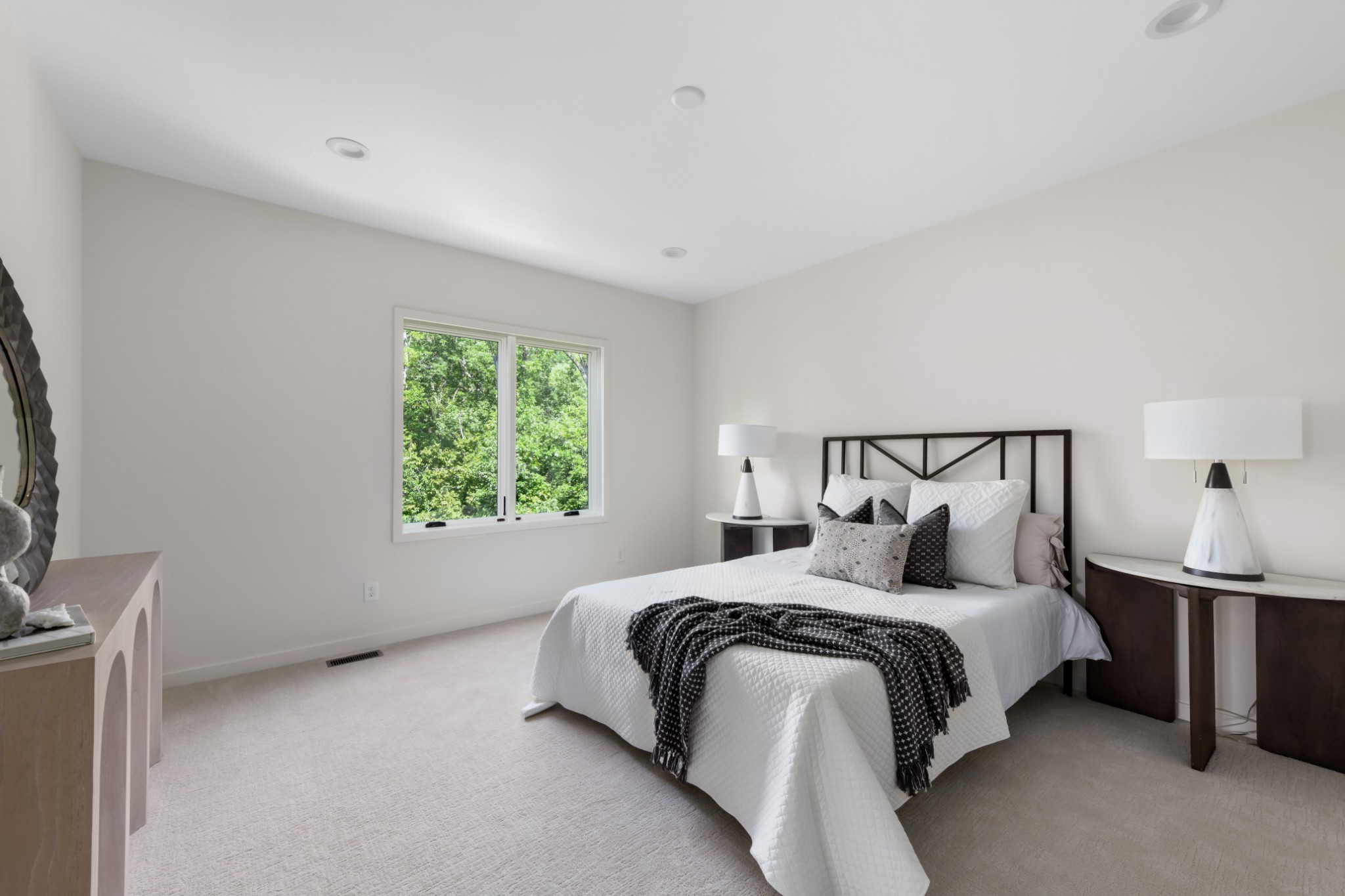 5812 Woodland Hills Dr