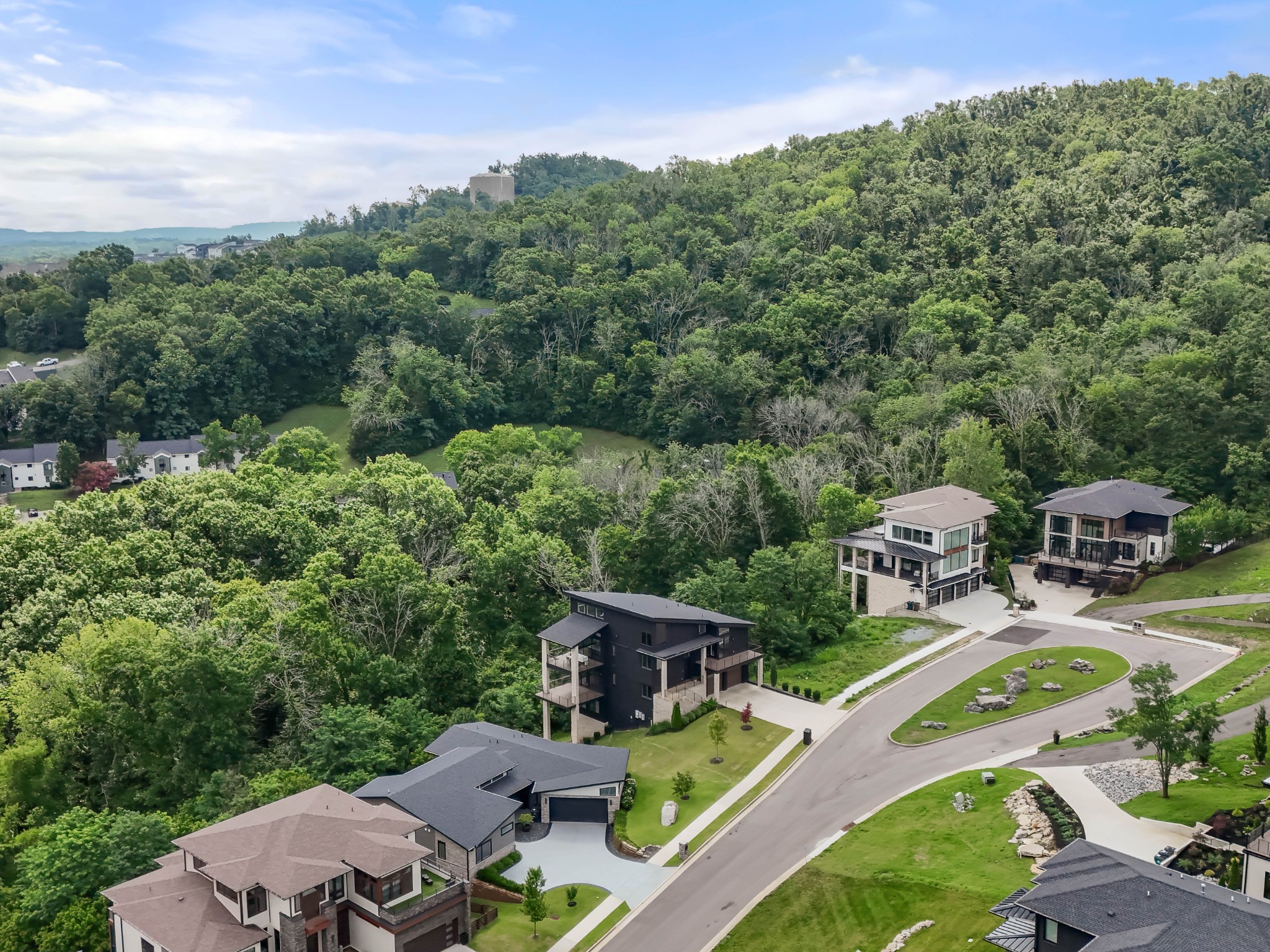 5812 Woodland Hills Dr