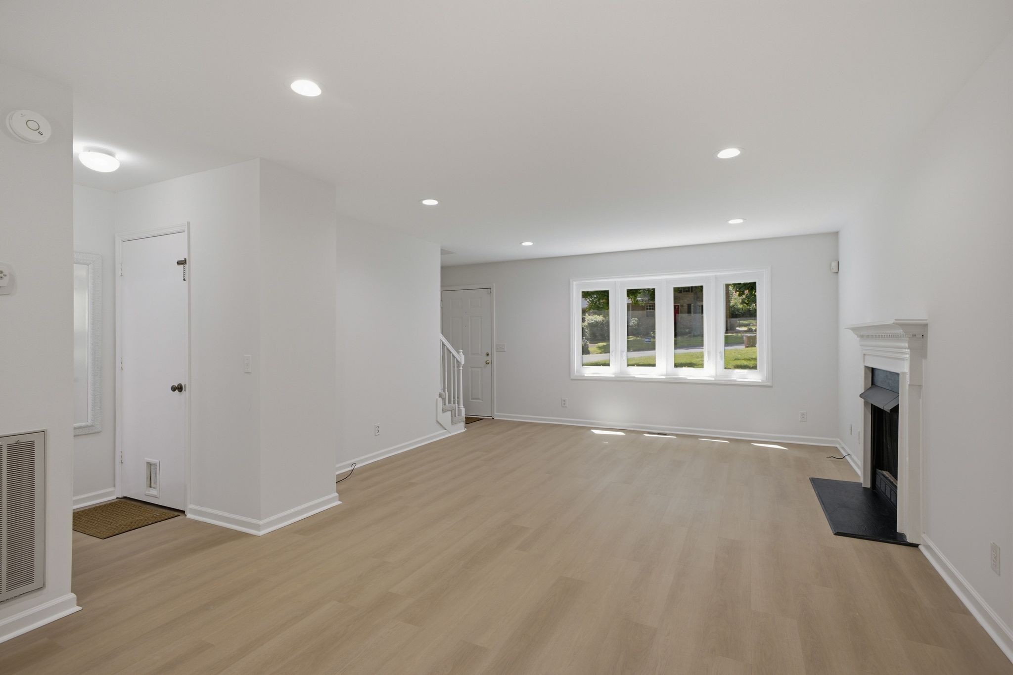 5520 Thalman Dr