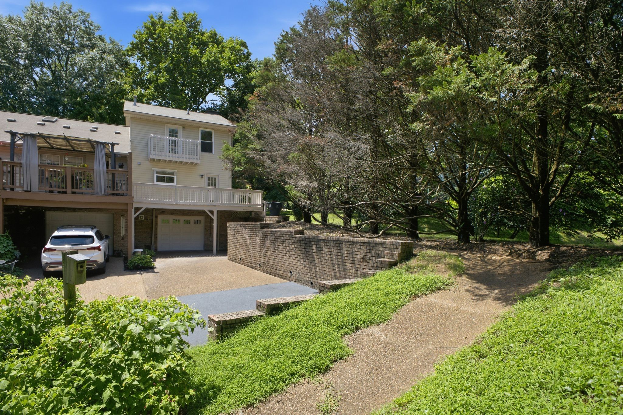5520 Thalman Dr