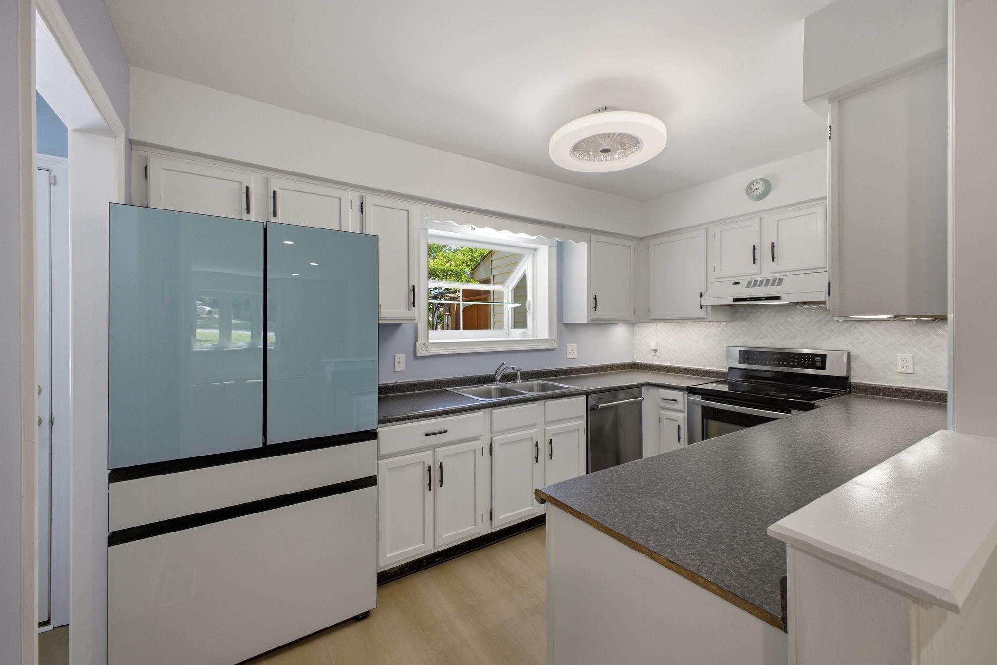 5520 Thalman Dr