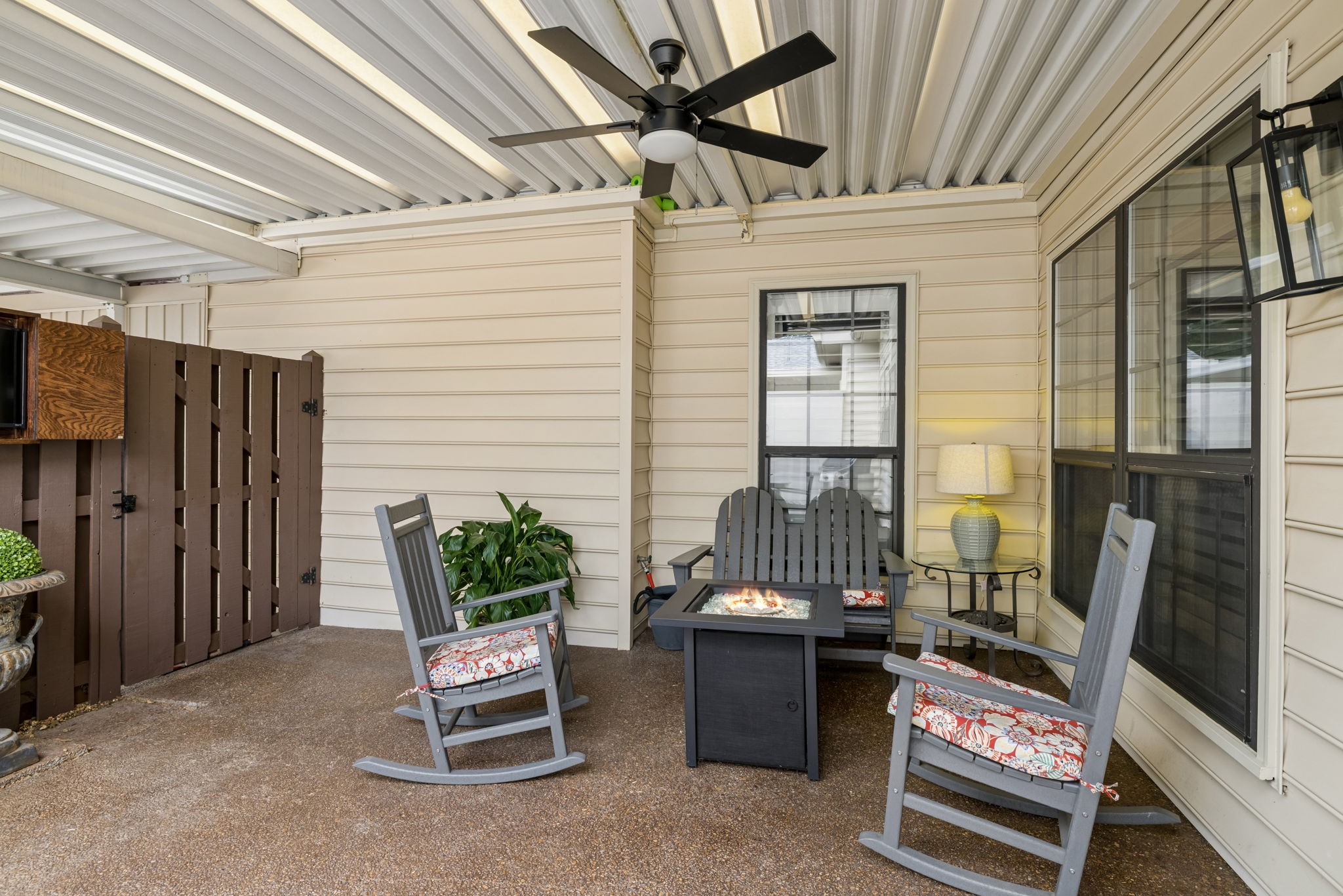 8091 Sunrise Cir