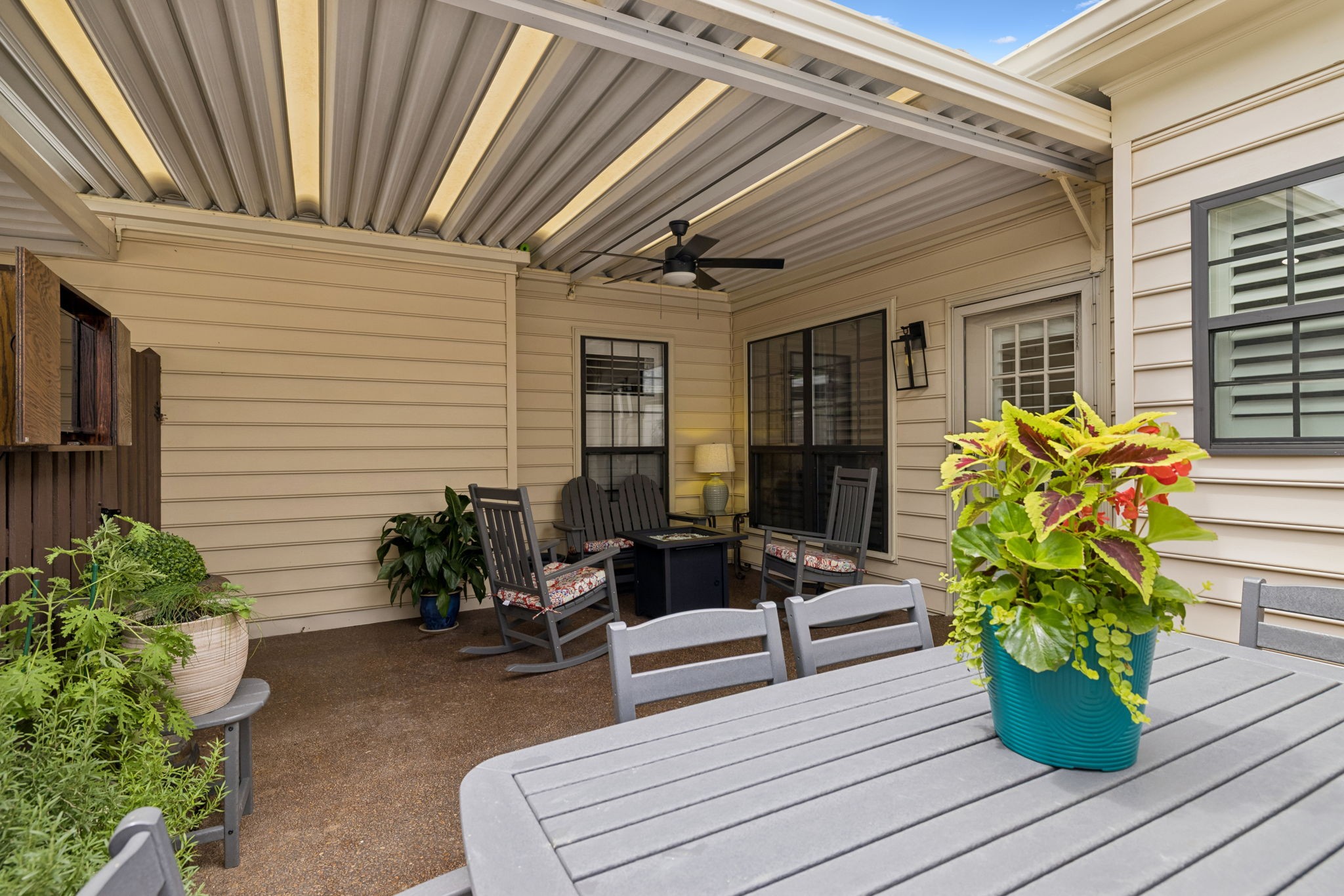 8091 Sunrise Cir