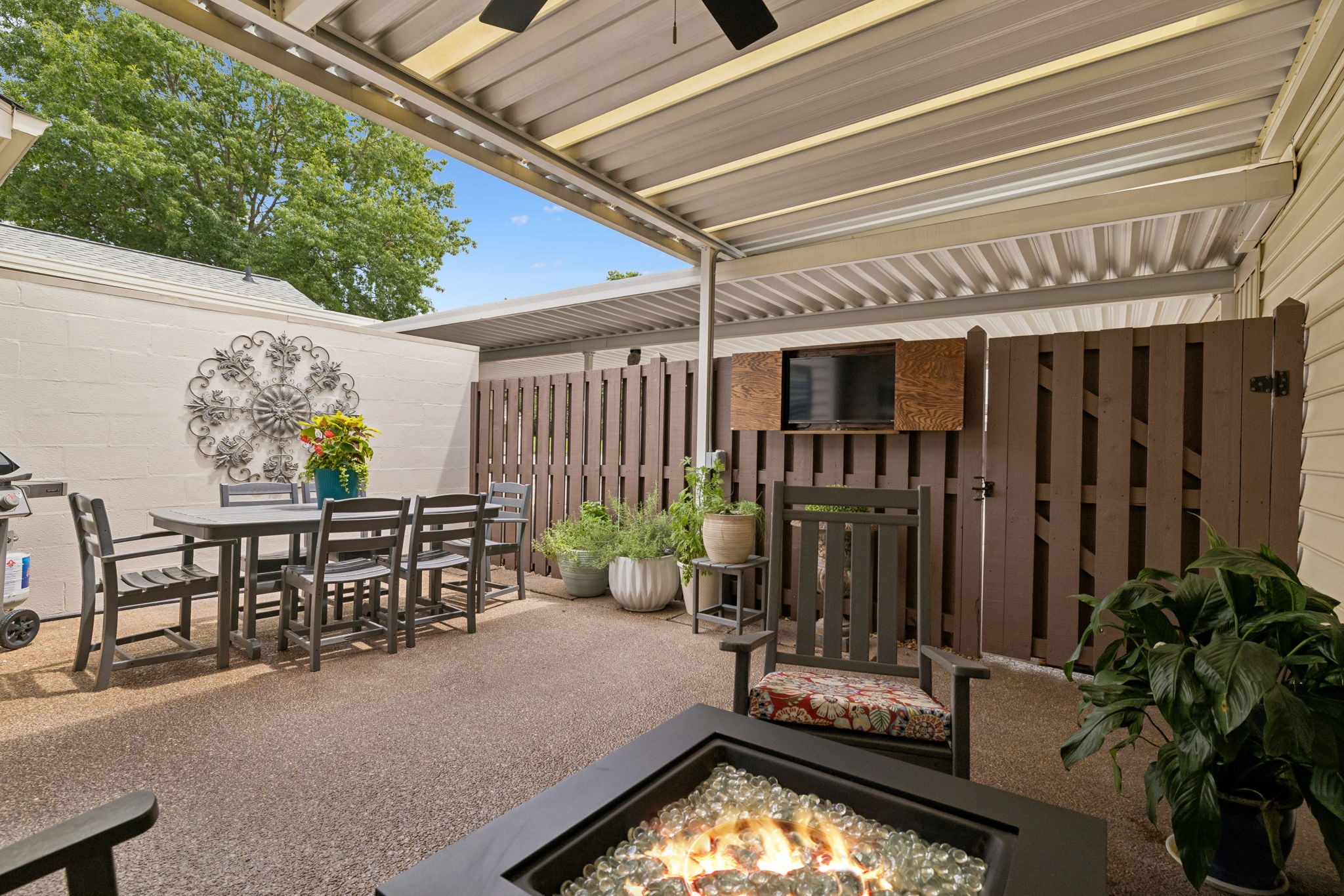 8091 Sunrise Cir