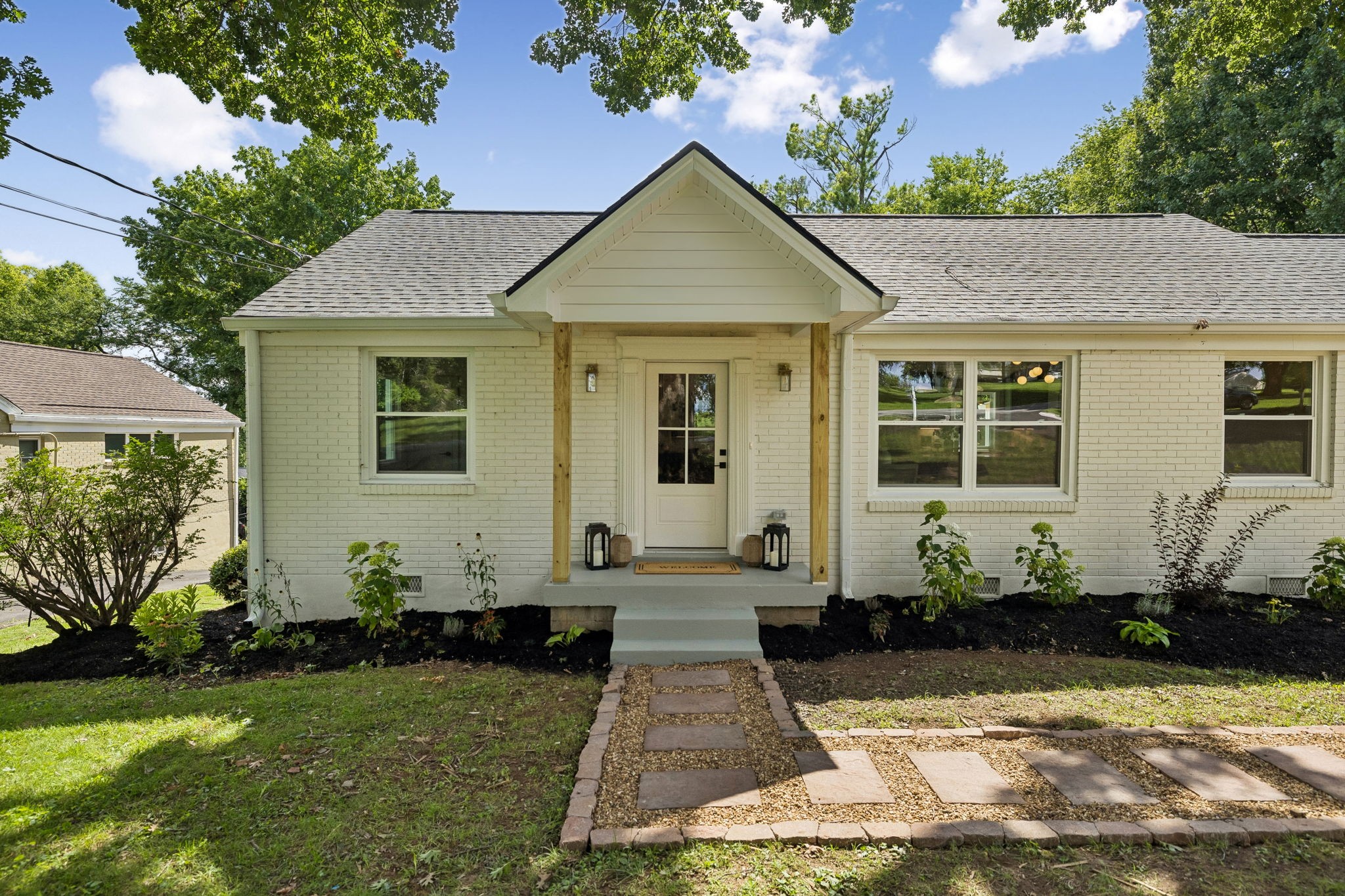 3925 Moss Rose Dr
