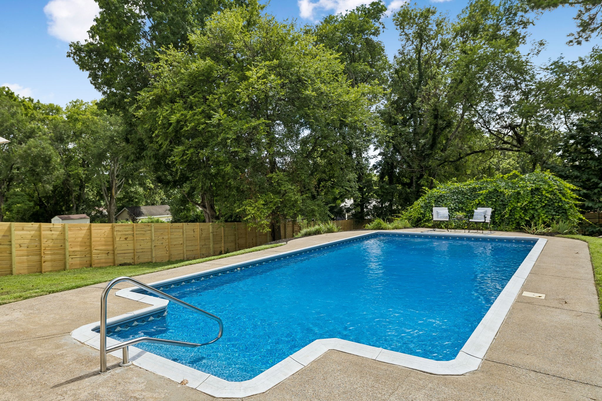 3925 Moss Rose Dr