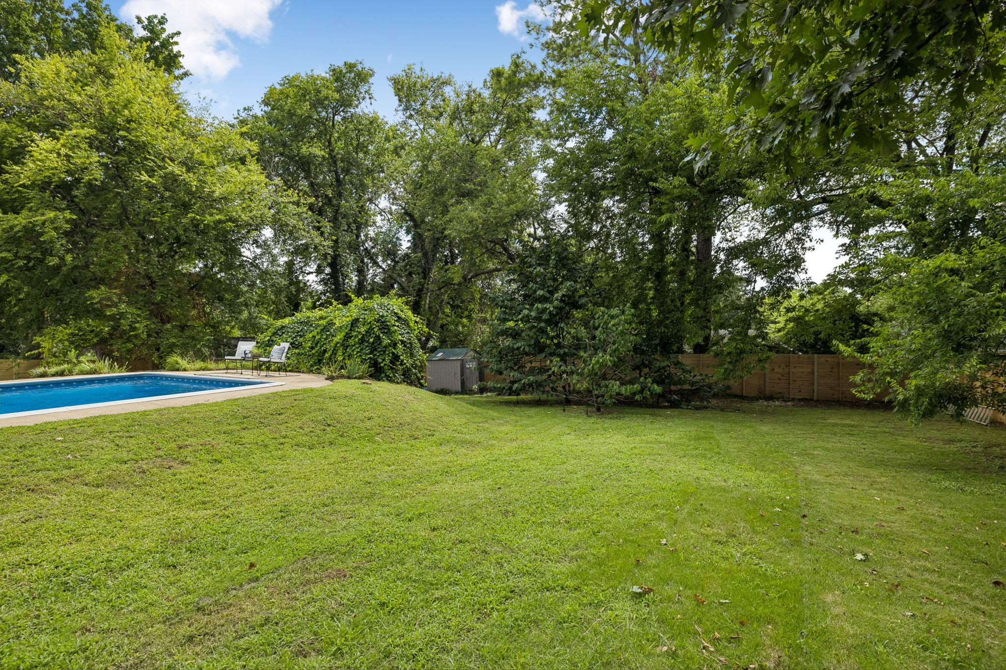 3925 Moss Rose Dr