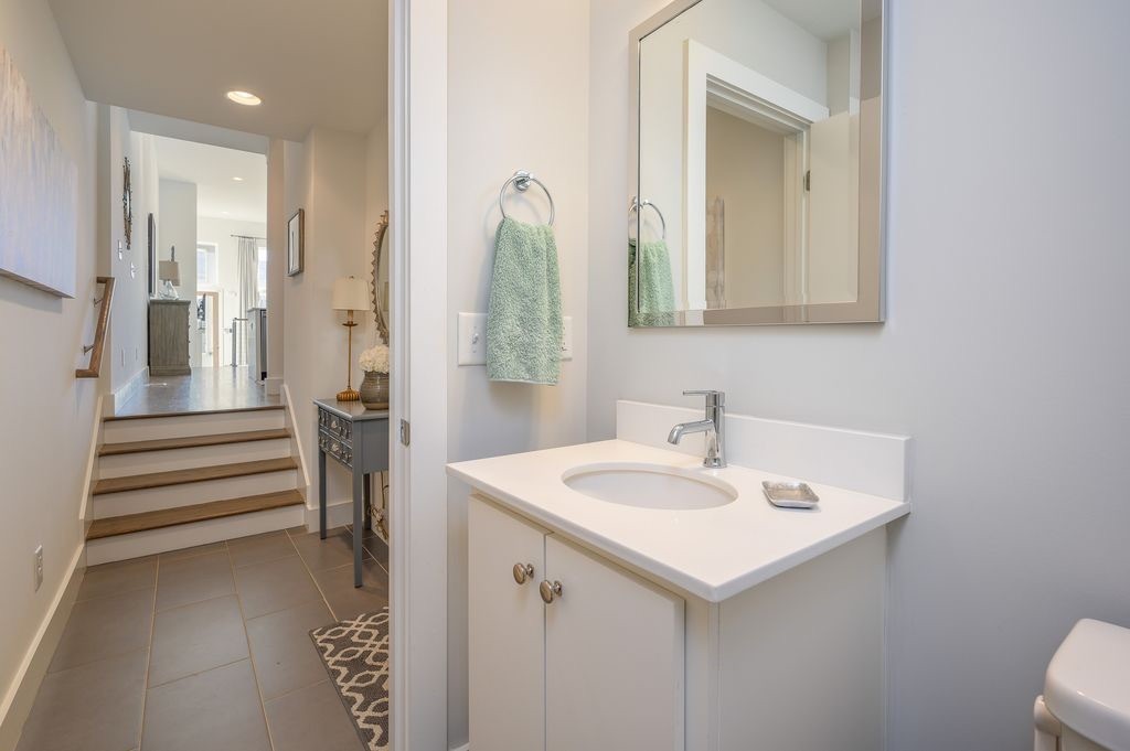 3118 Long Blvd Unit: 5