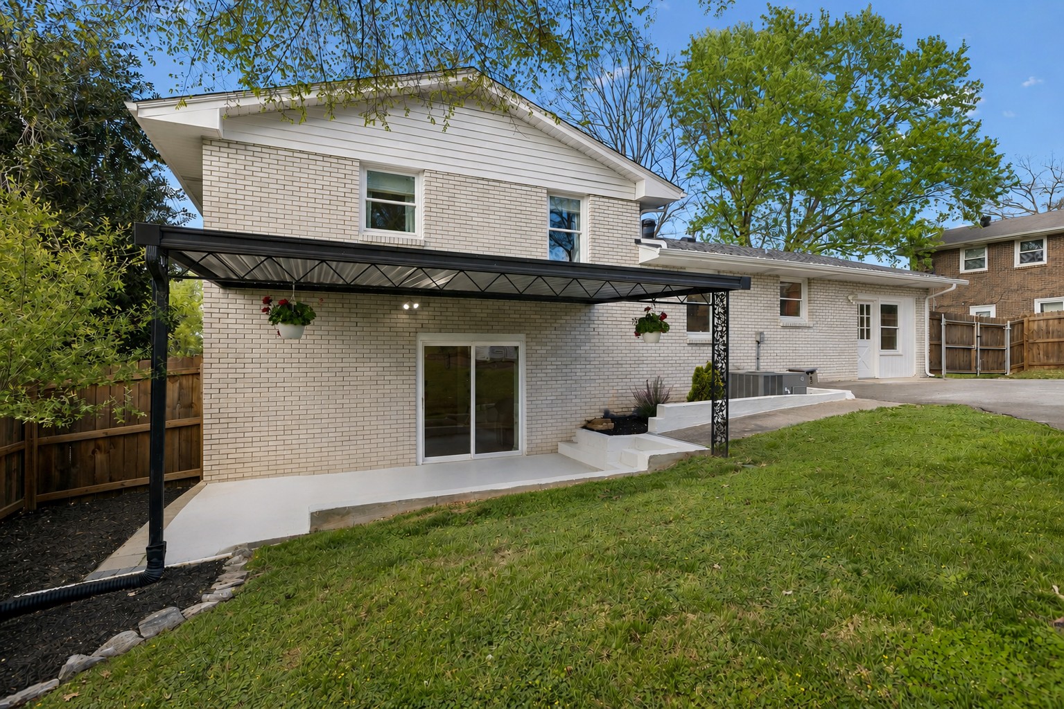 517 Adamwood Dr