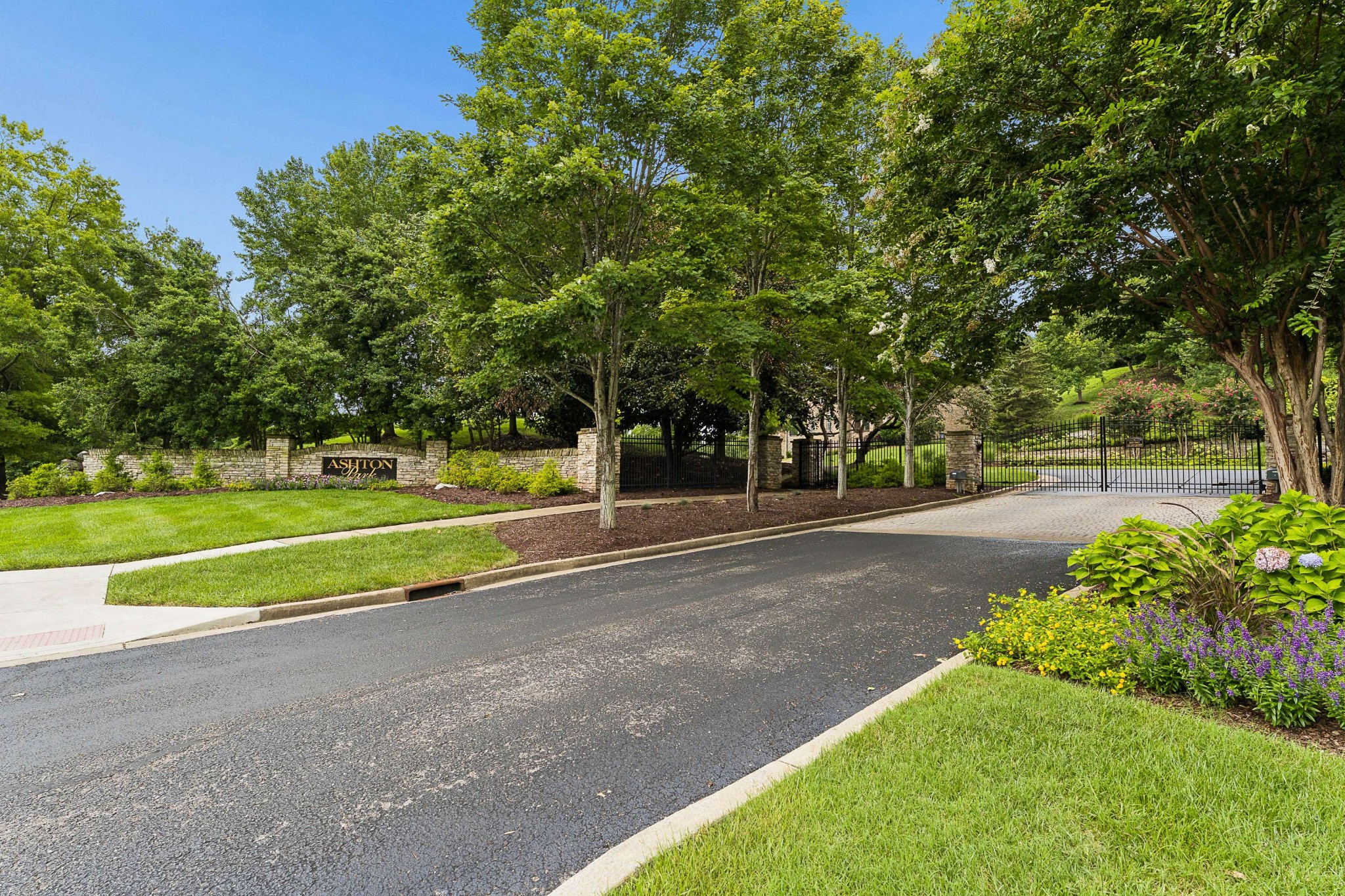 1201 Stoney Point Ln