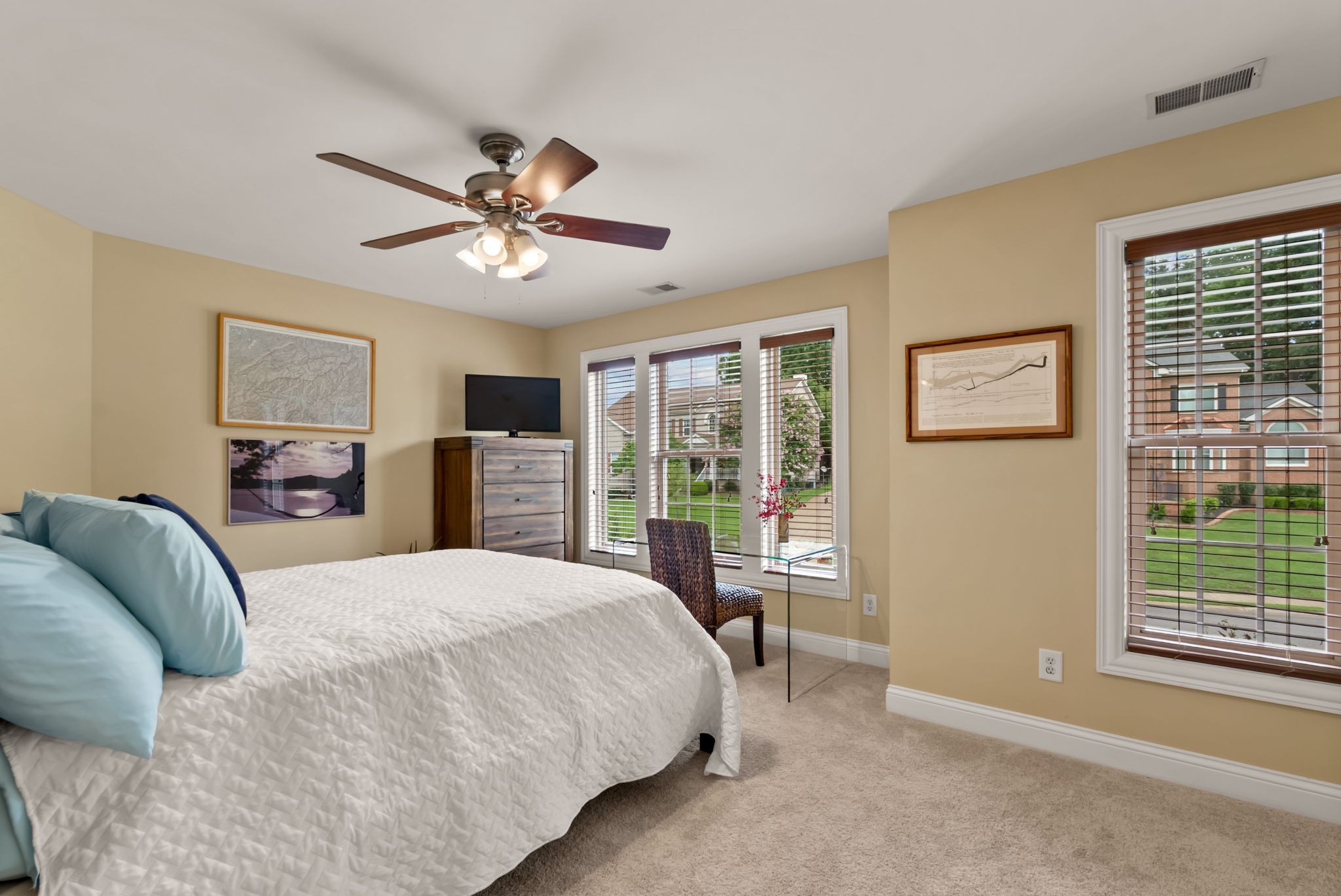 100 Lakecrest Cir