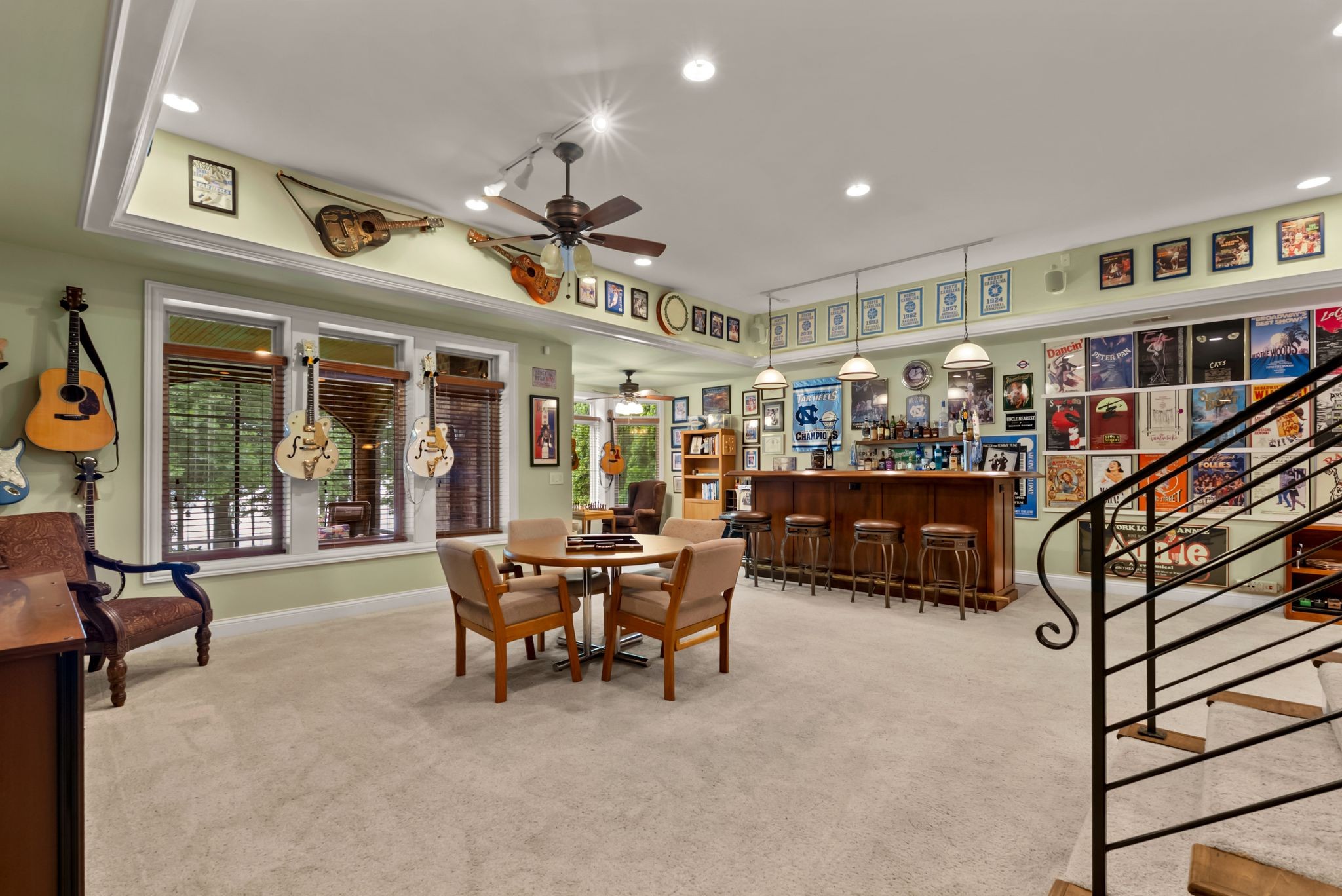100 Lakecrest Cir
