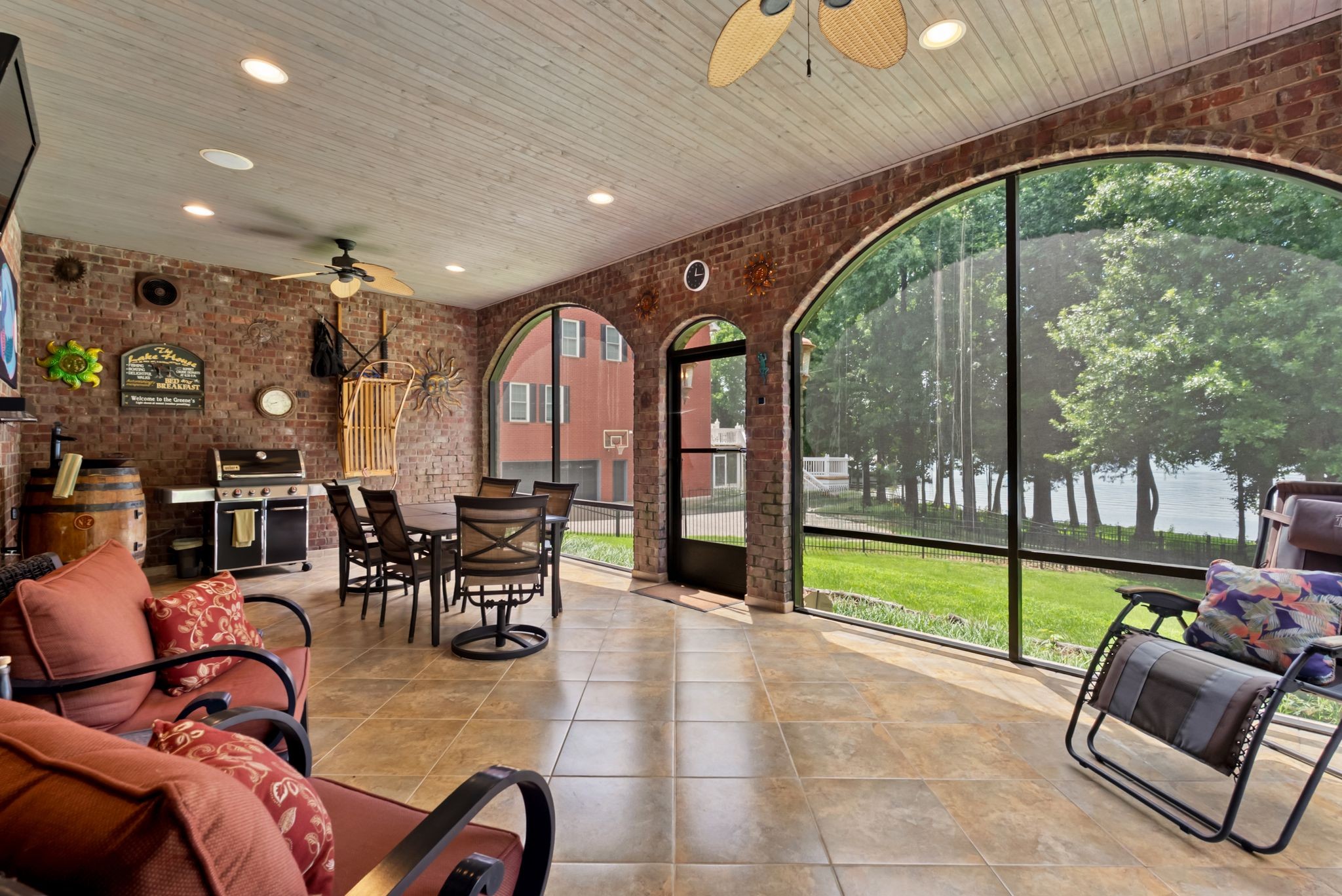 100 Lakecrest Cir