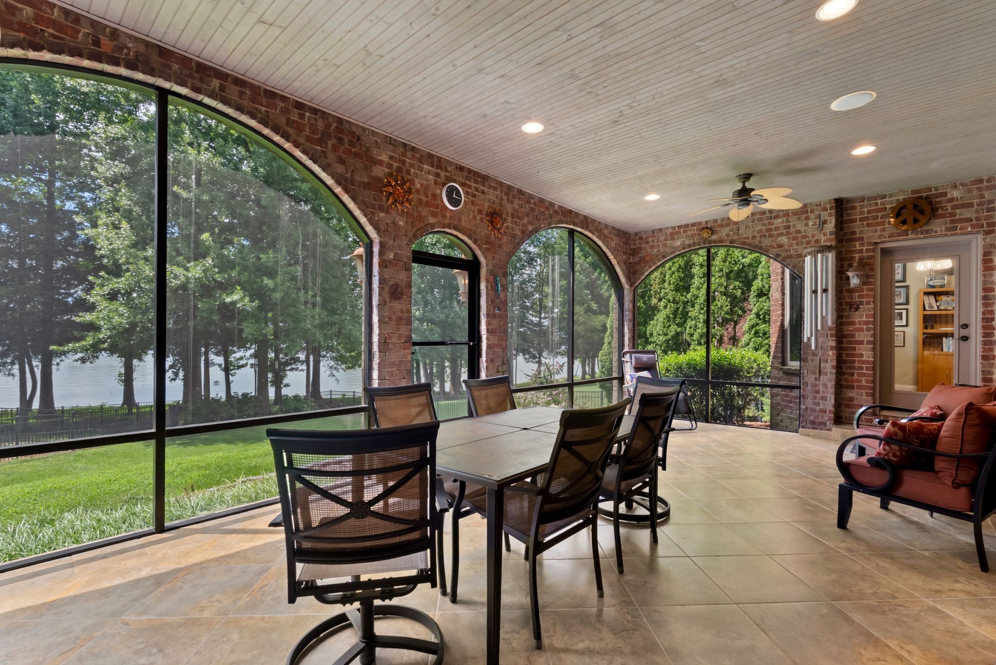100 Lakecrest Cir