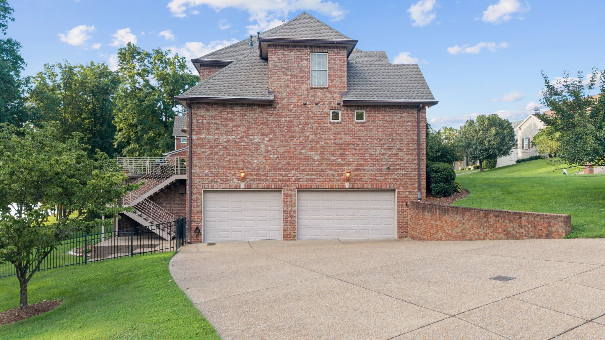 100 Lakecrest Cir
