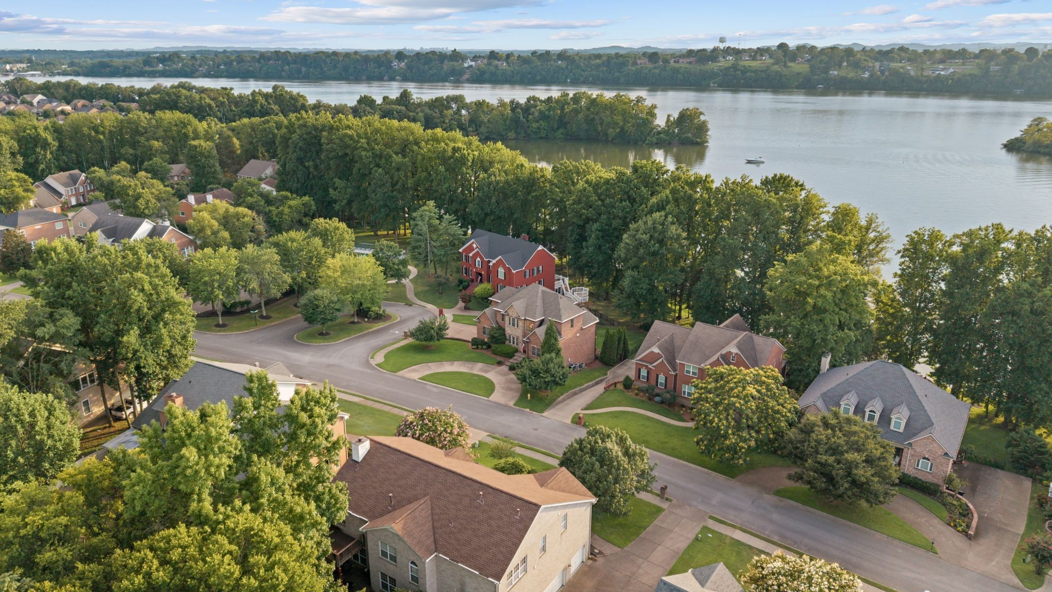 100 Lakecrest Cir