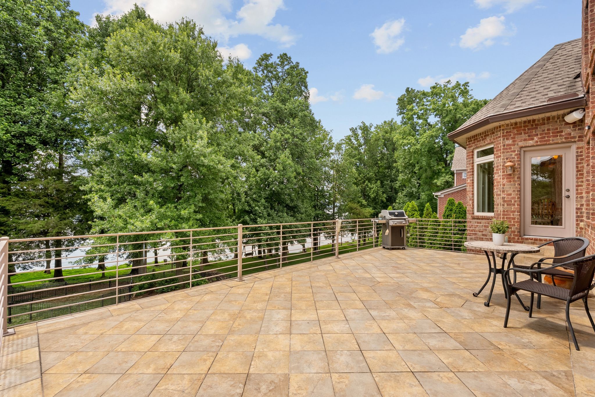 100 Lakecrest Cir
