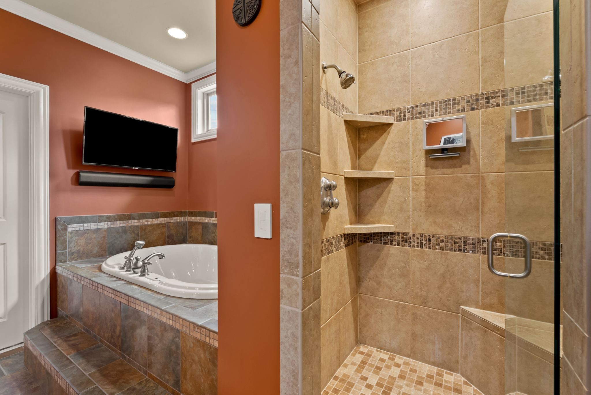 100 Lakecrest Cir