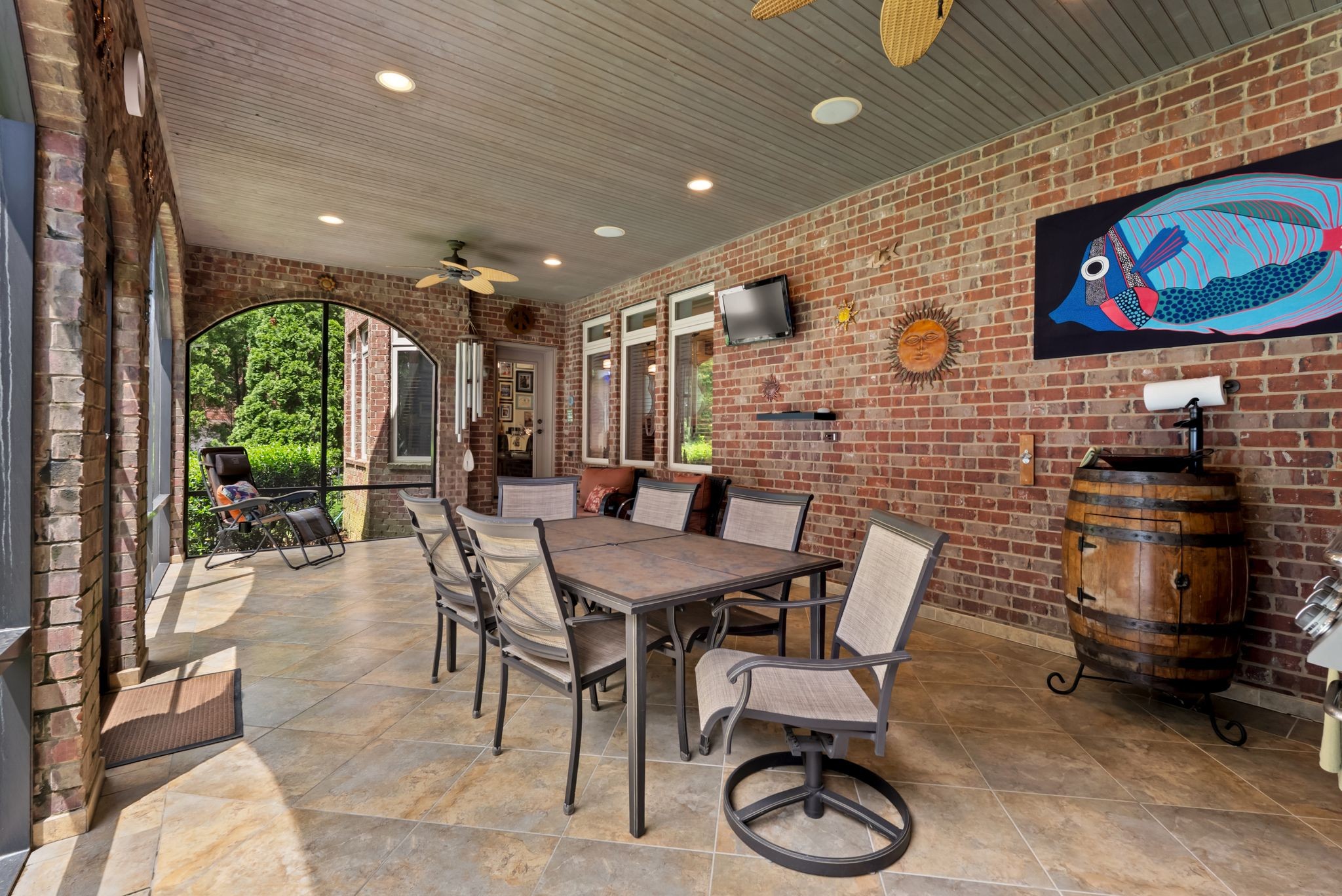 100 Lakecrest Cir