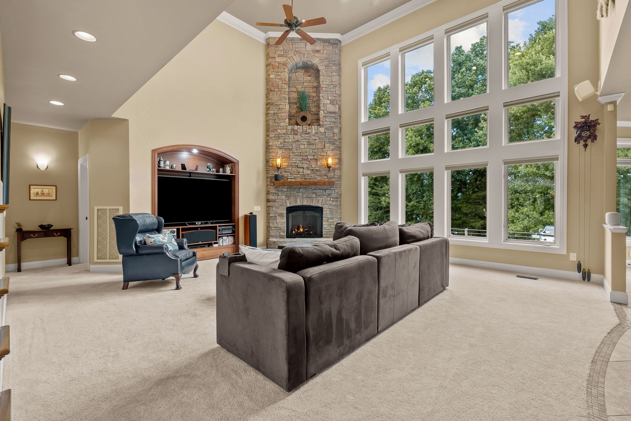 100 Lakecrest Cir