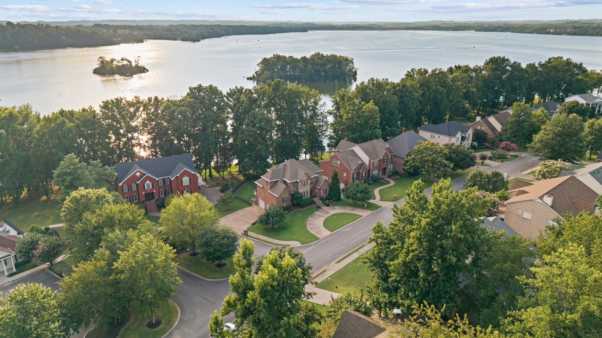 100 Lakecrest Cir