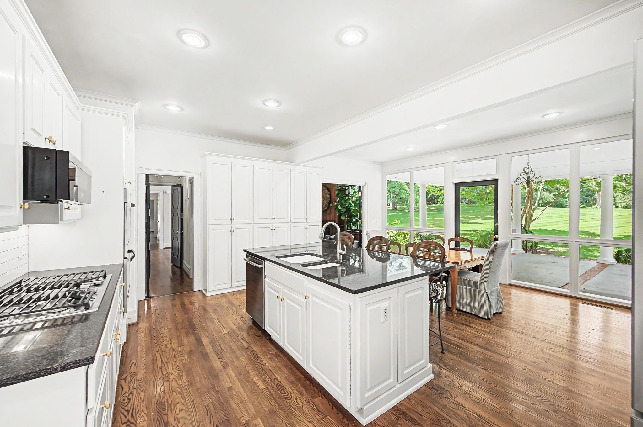 6111 Hickory Valley Rd