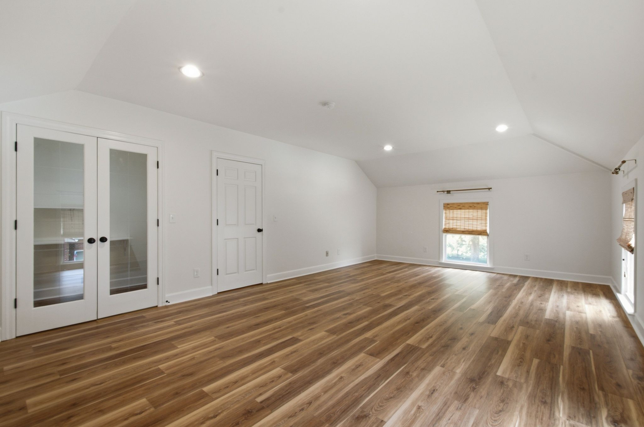 8005 Montcastle Dr