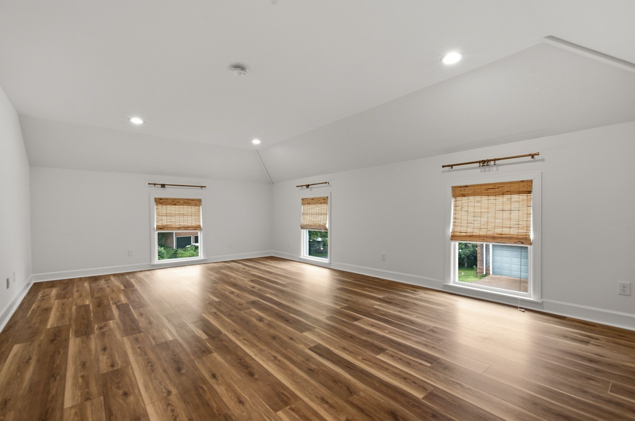 8005 Montcastle Dr