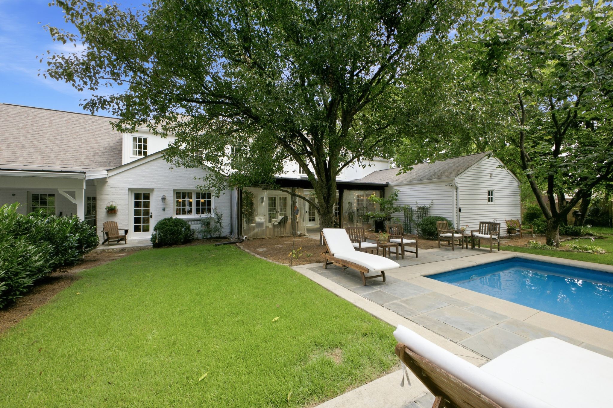 933 Van Leer Dr