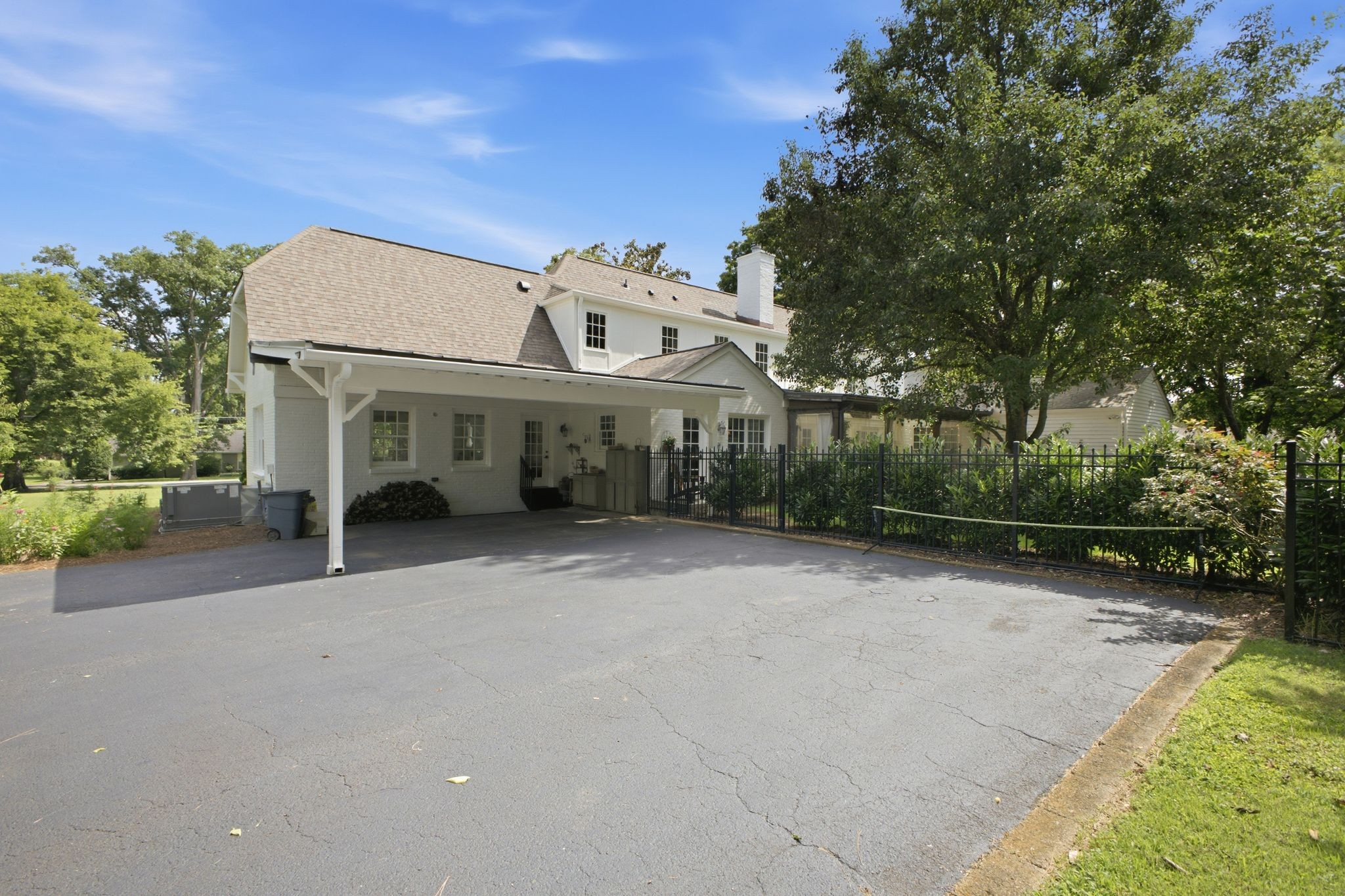 933 Van Leer Dr