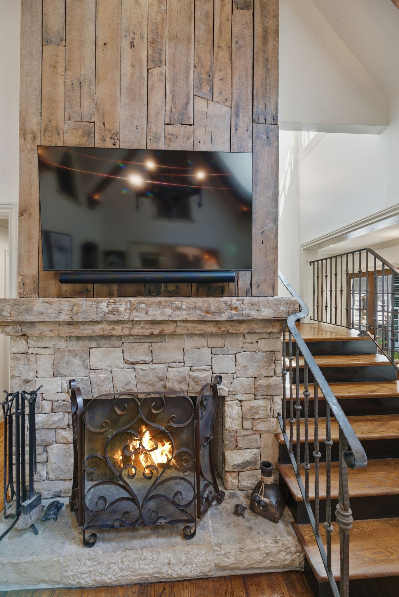 933 Van Leer Dr