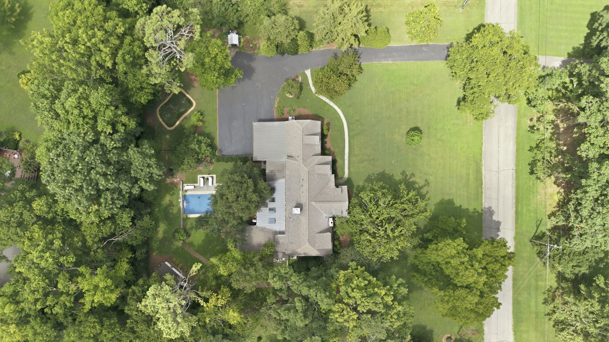 933 Van Leer Dr