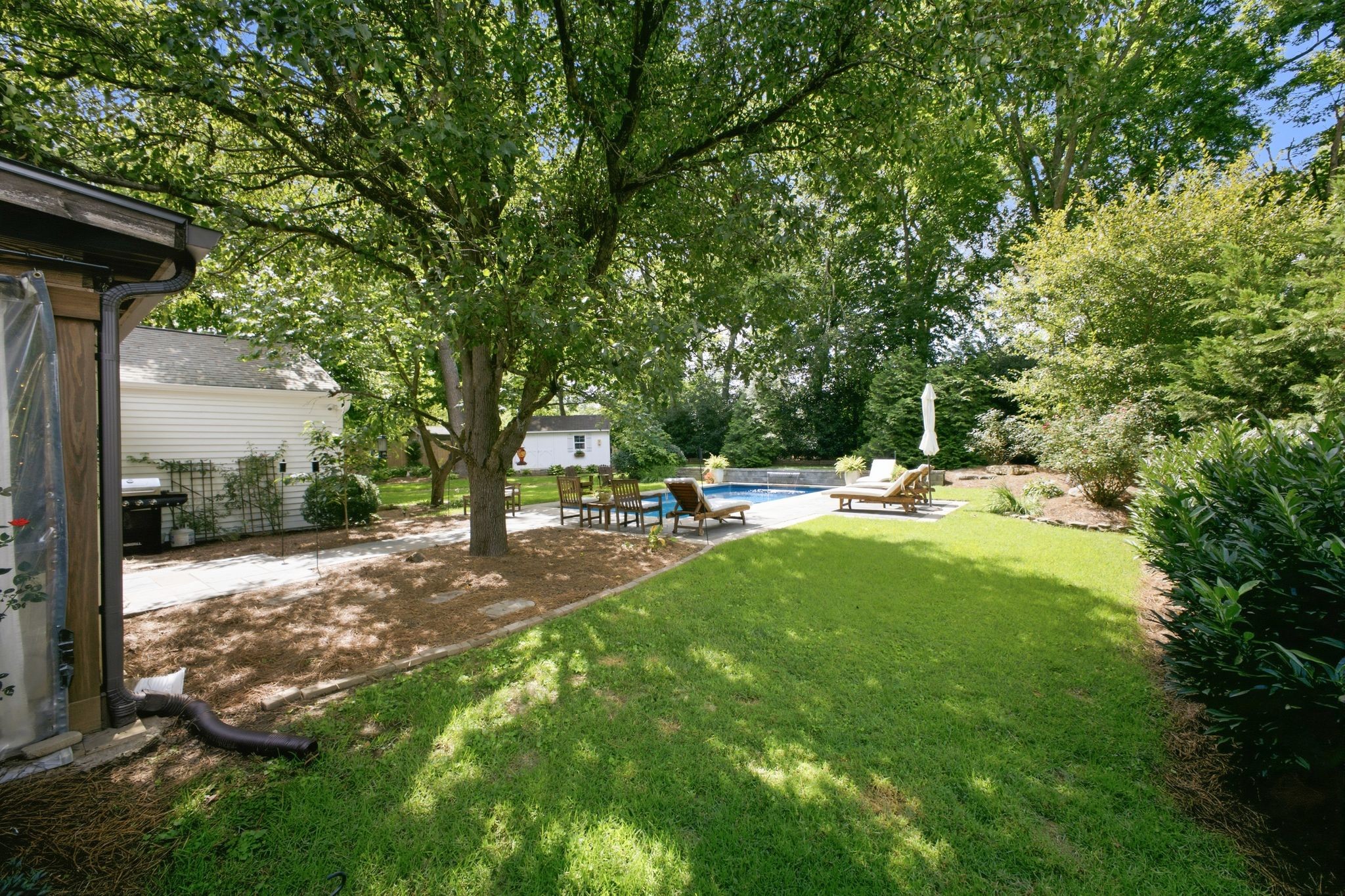 933 Van Leer Dr