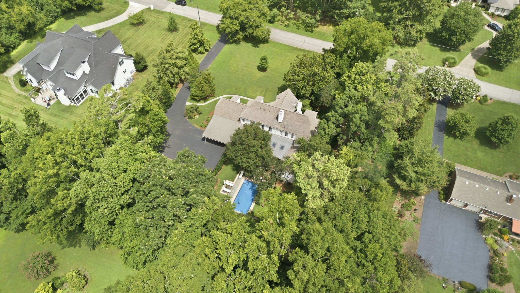 933 Van Leer Dr
