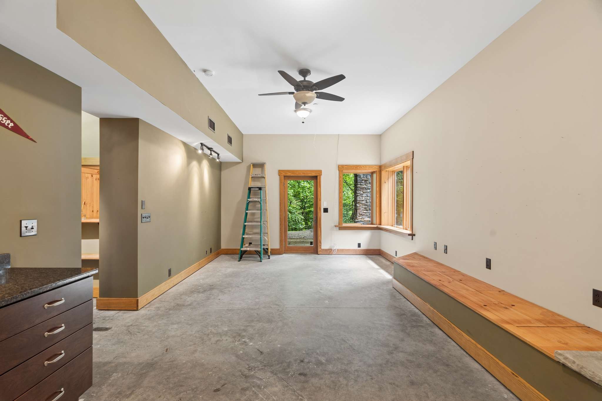 7910 Charlotte Pike