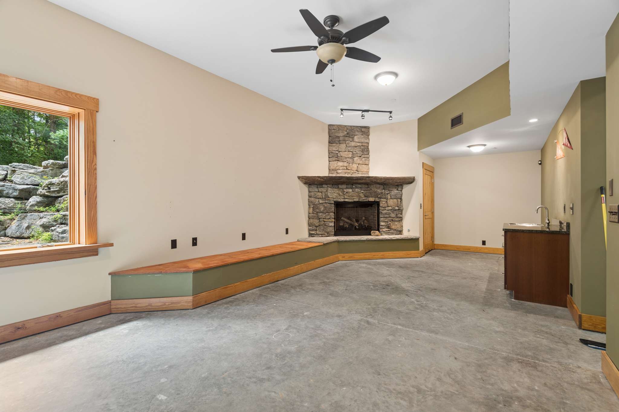 7910 Charlotte Pike