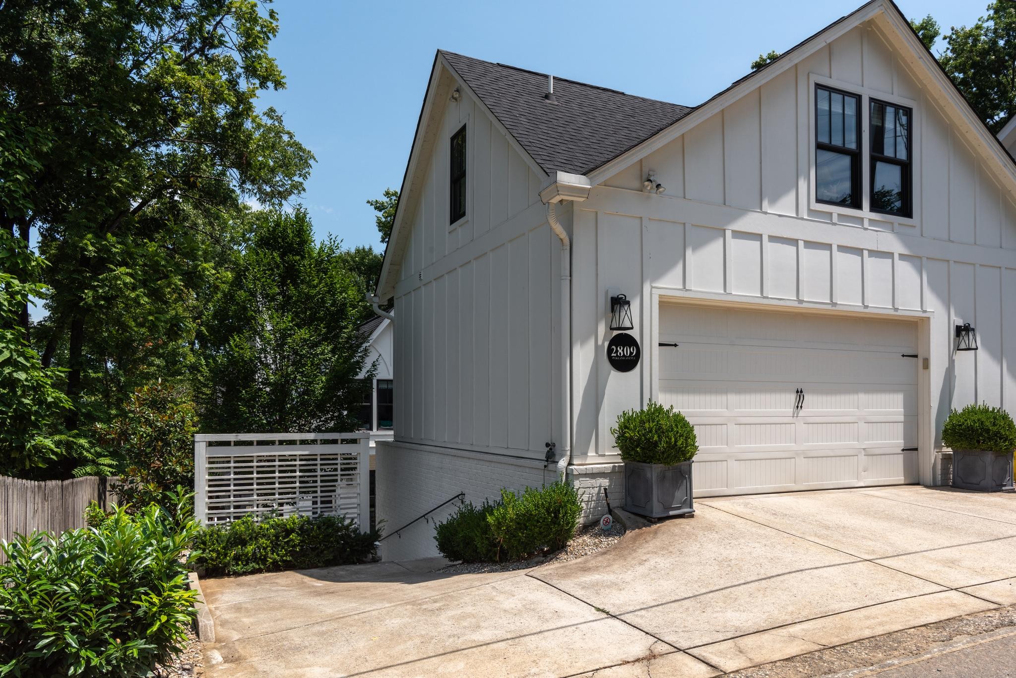 2809 Oakland Ave
