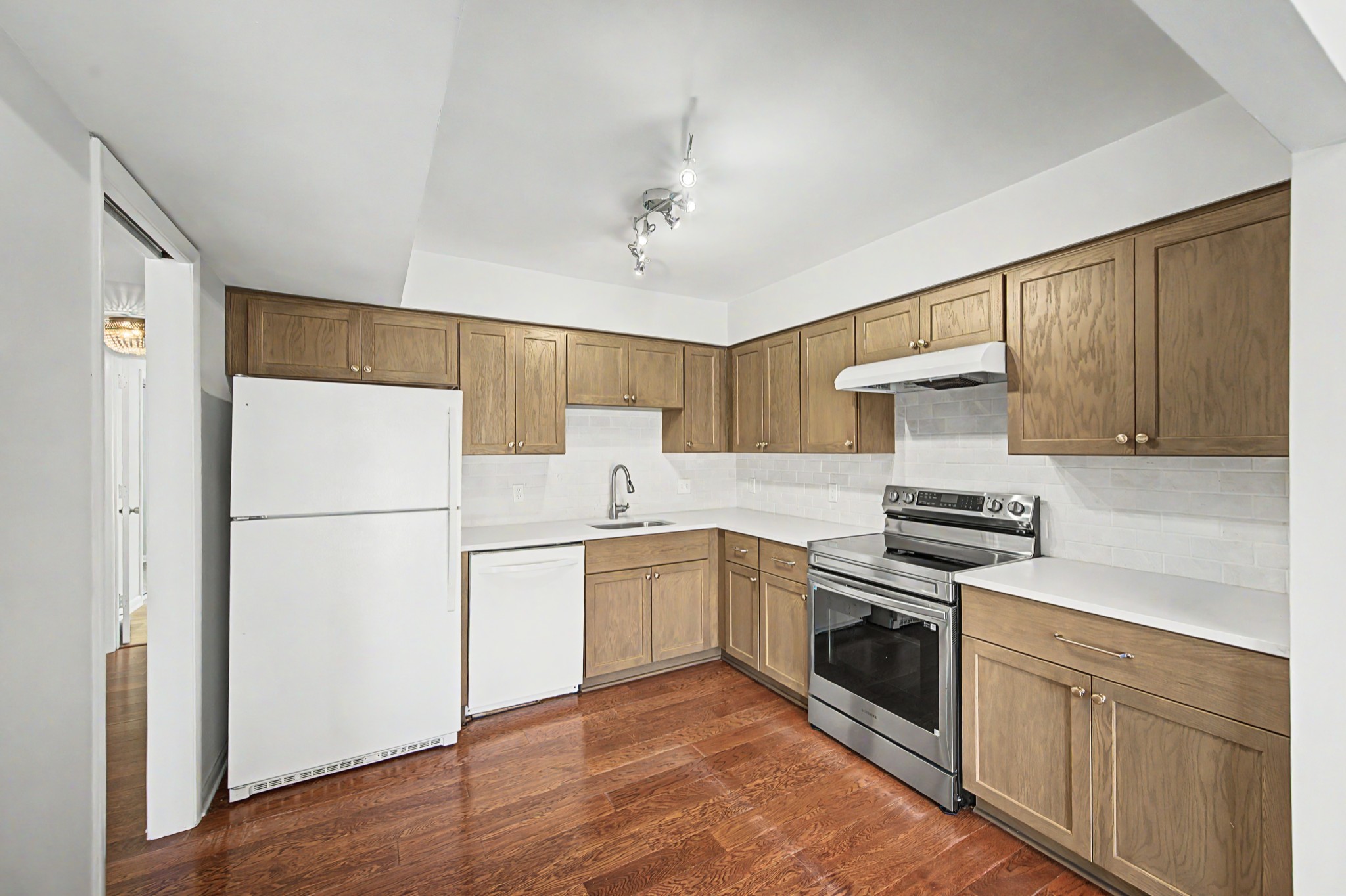 512 Belle Pointe Ct Unit: 512