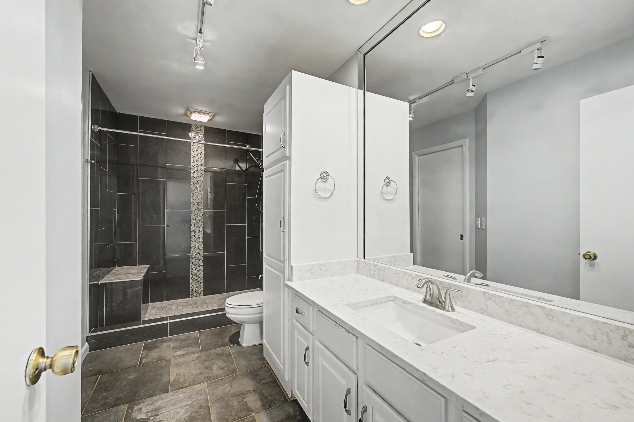 512 Belle Pointe Ct Unit: 512