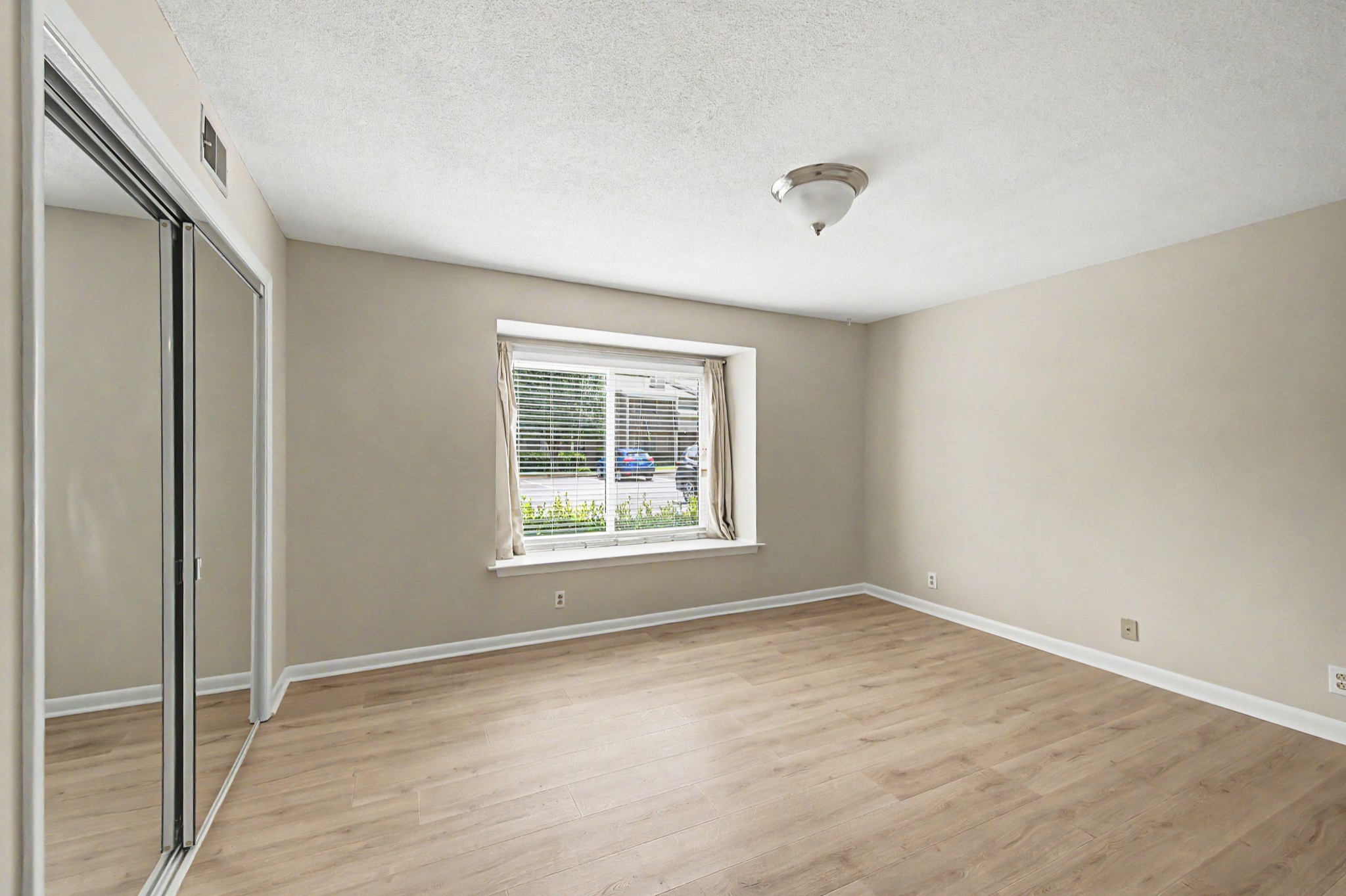512 Belle Pointe Ct Unit: 512