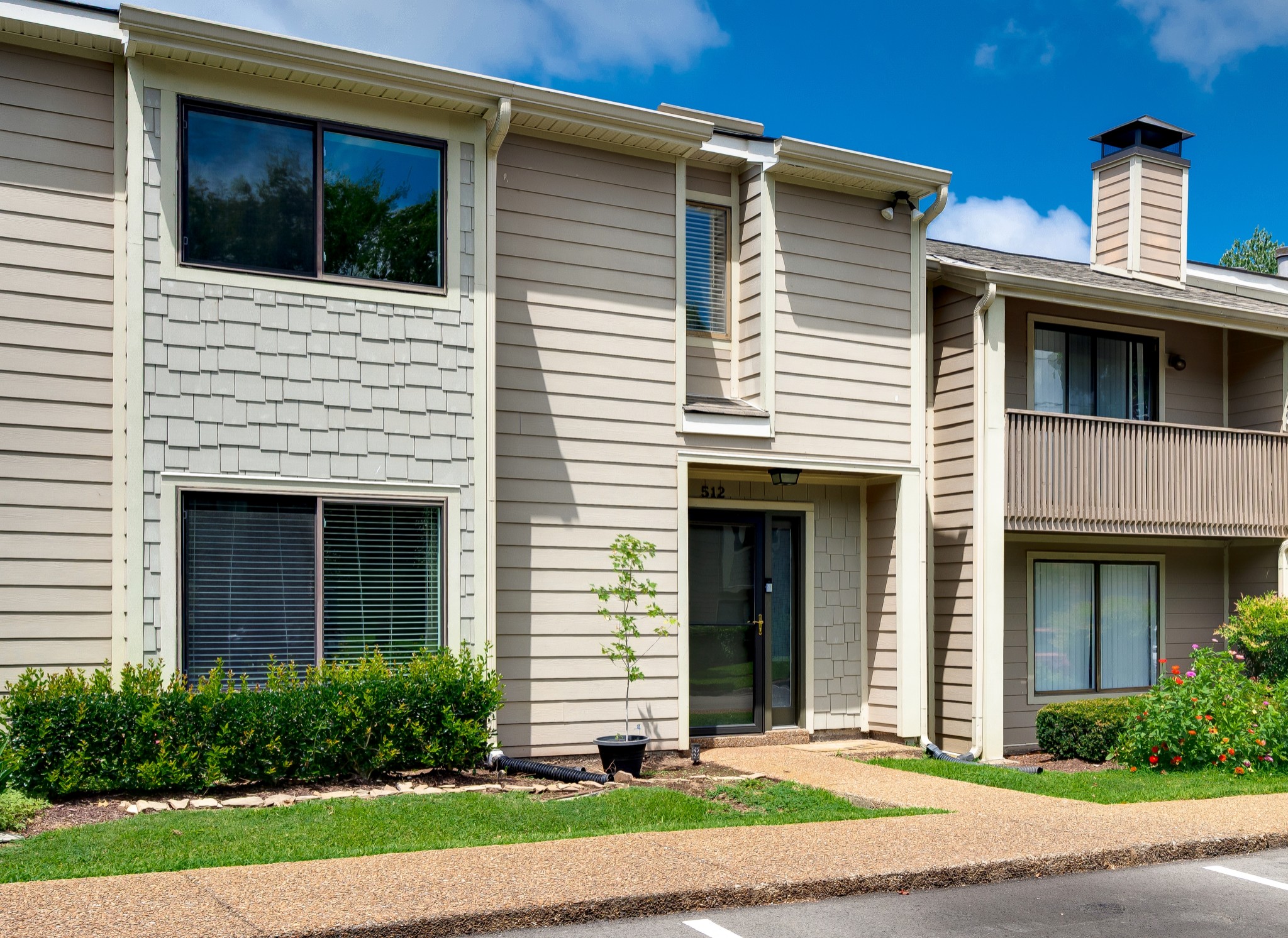 512 Belle Pointe Ct Unit: 512
