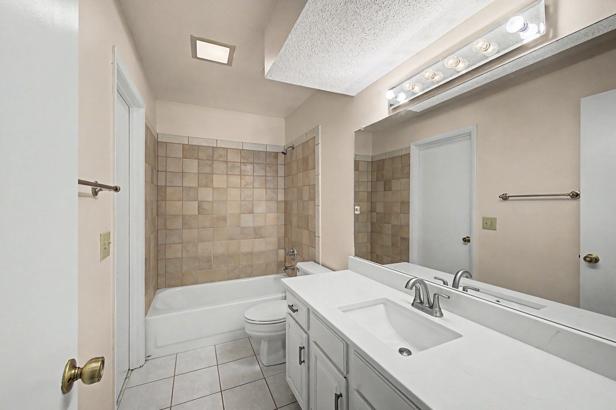 512 Belle Pointe Ct Unit: 512