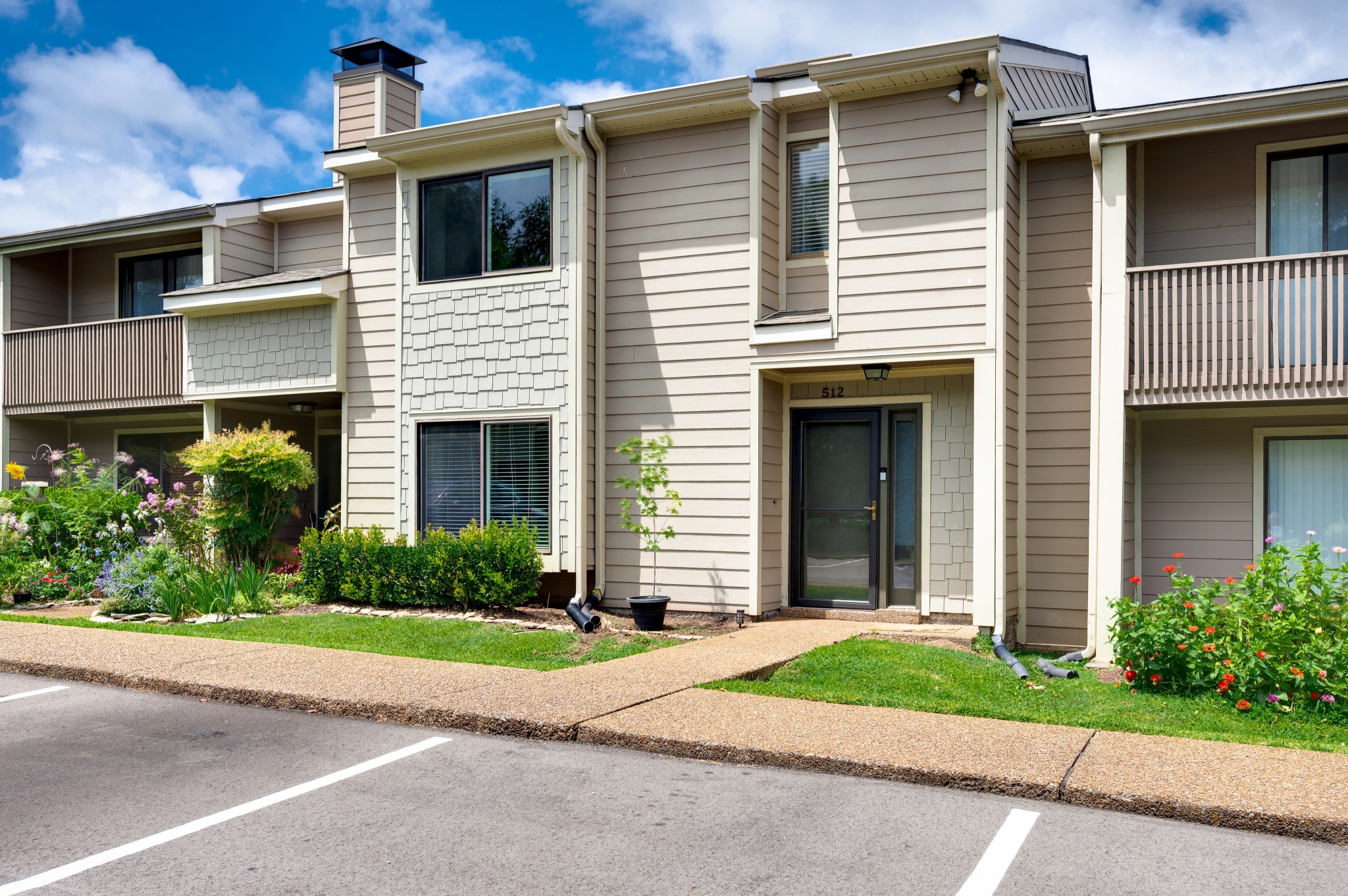 512 Belle Pointe Ct Unit: 512