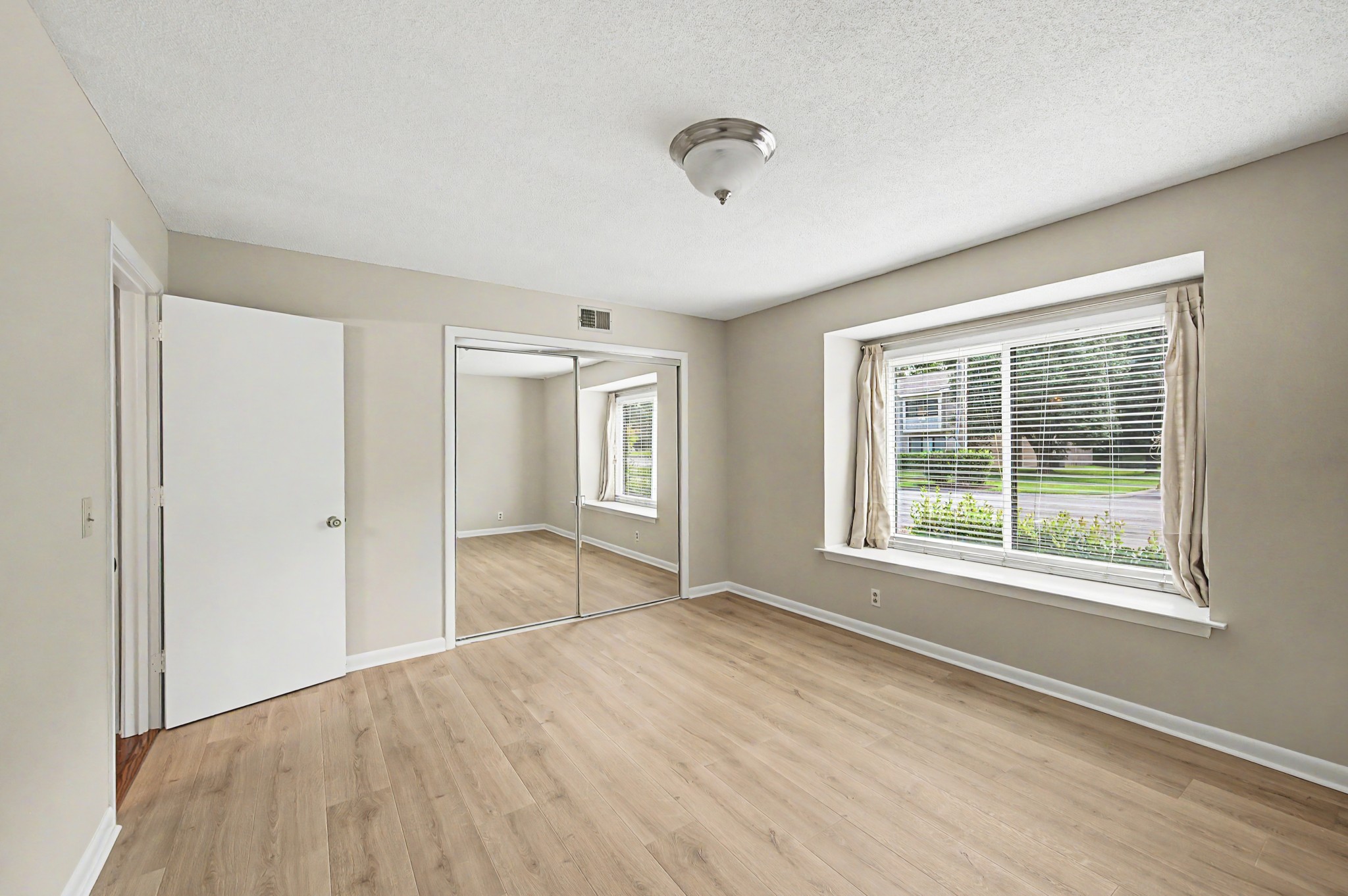 512 Belle Pointe Ct Unit: 512