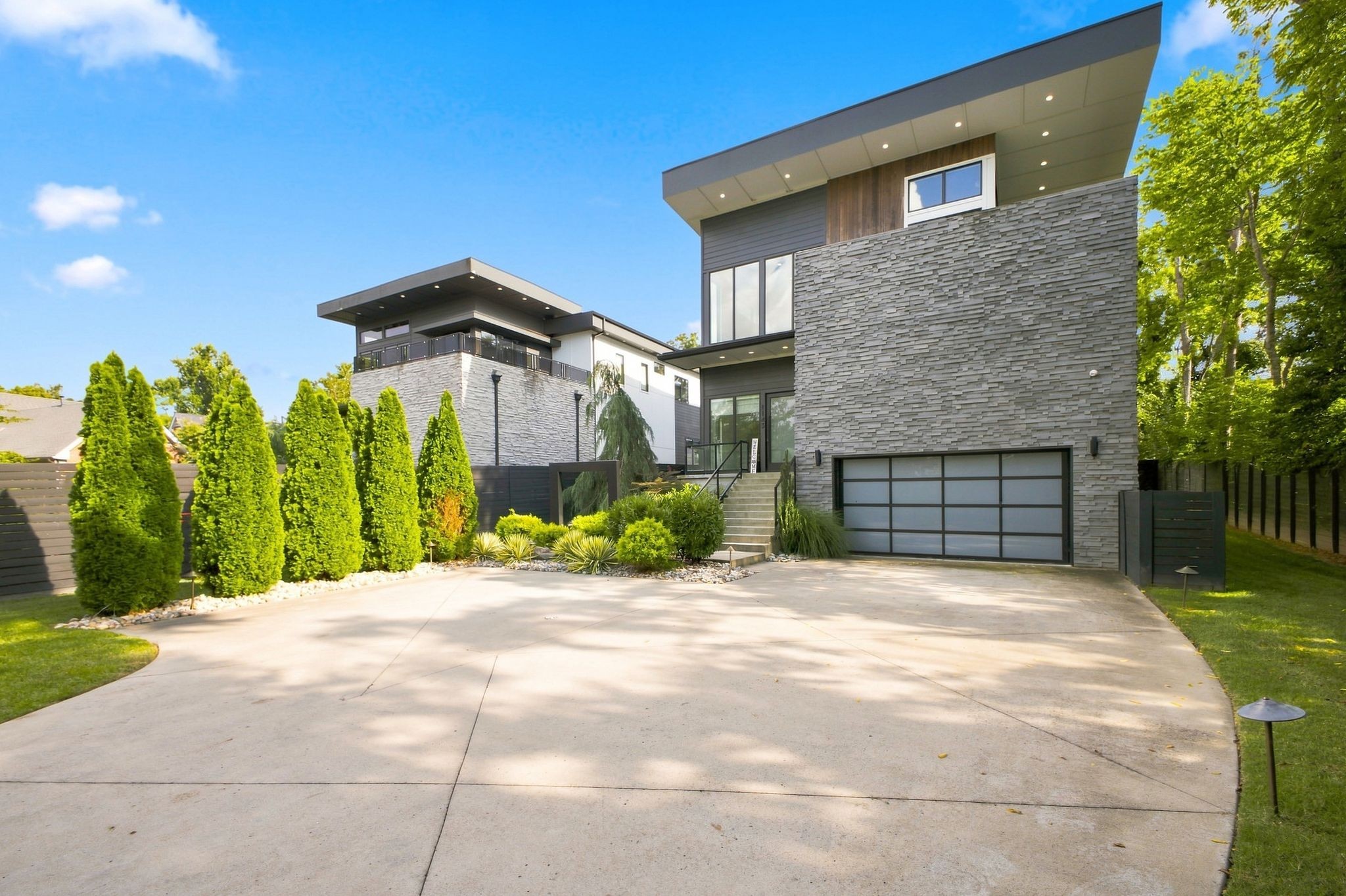 1143 Glendale Ln