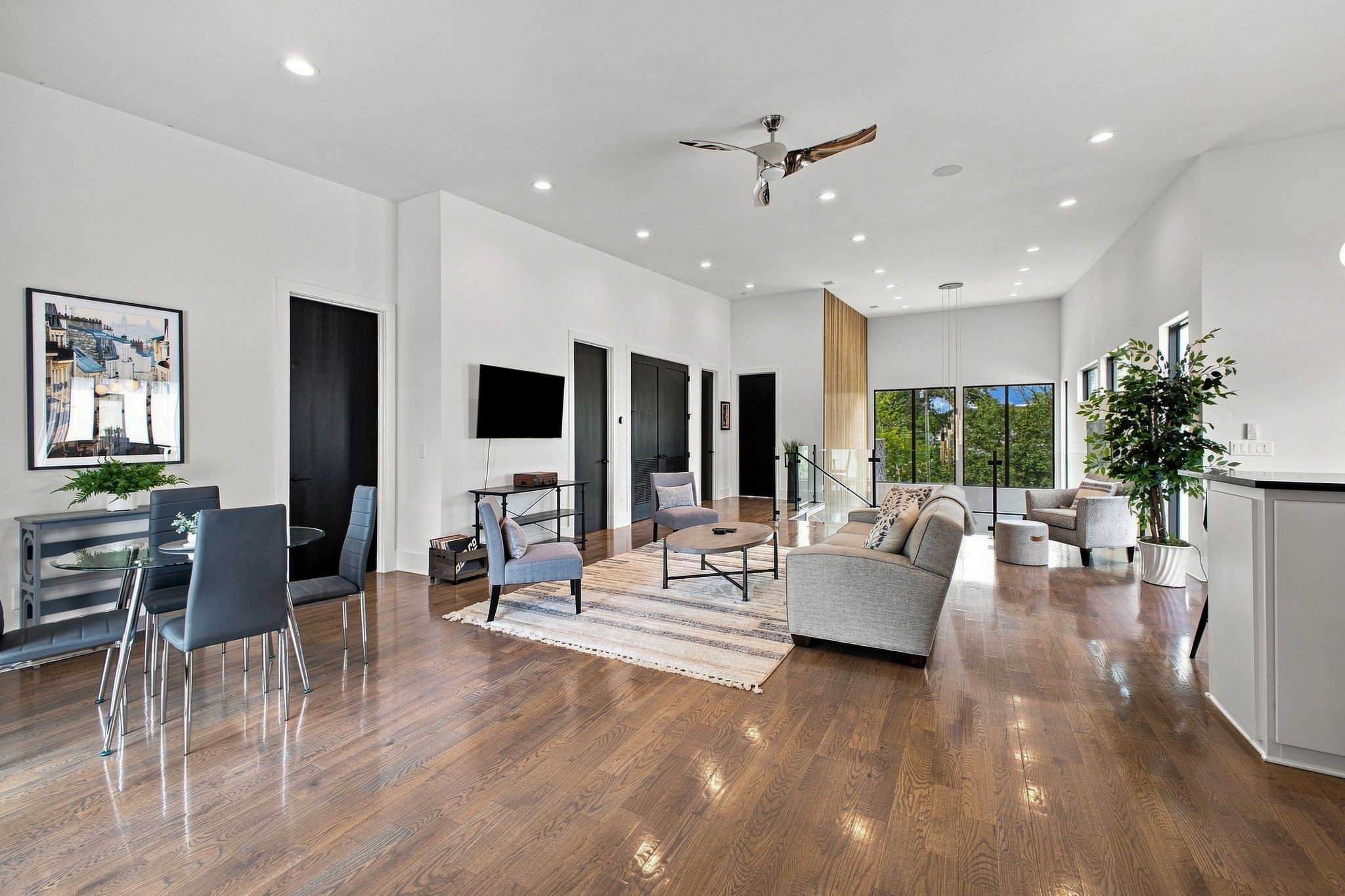 1143 Glendale Ln