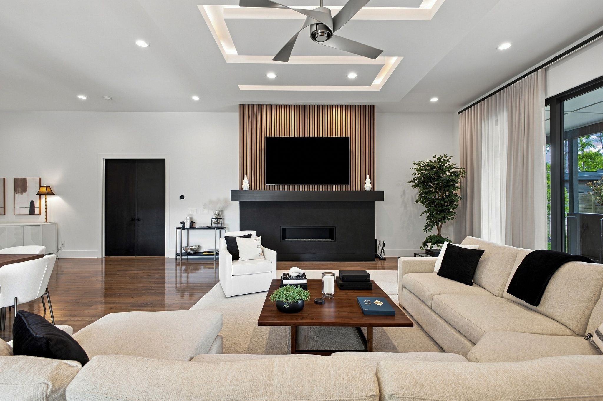 1143 Glendale Ln